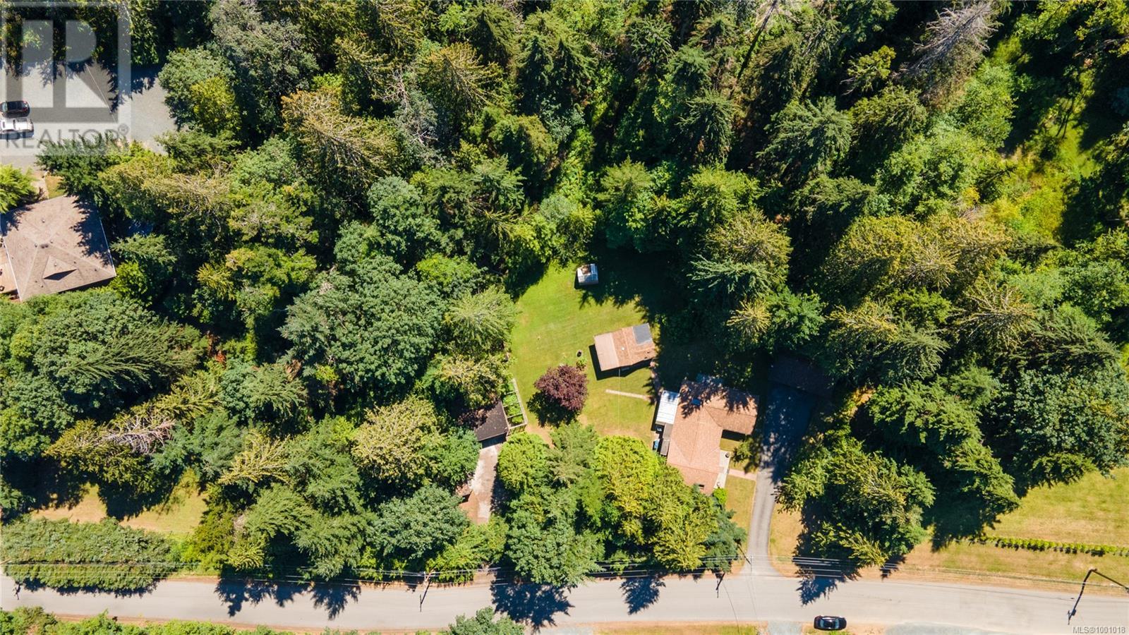 Photo 12 of 3826 Charlton Dr, Qualicum Beach BC