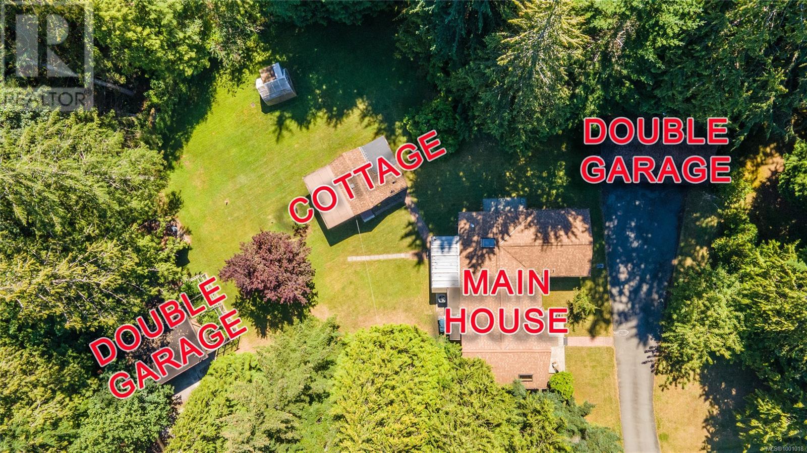 Photo 10 of 3826 Charlton Dr, Qualicum Beach BC
