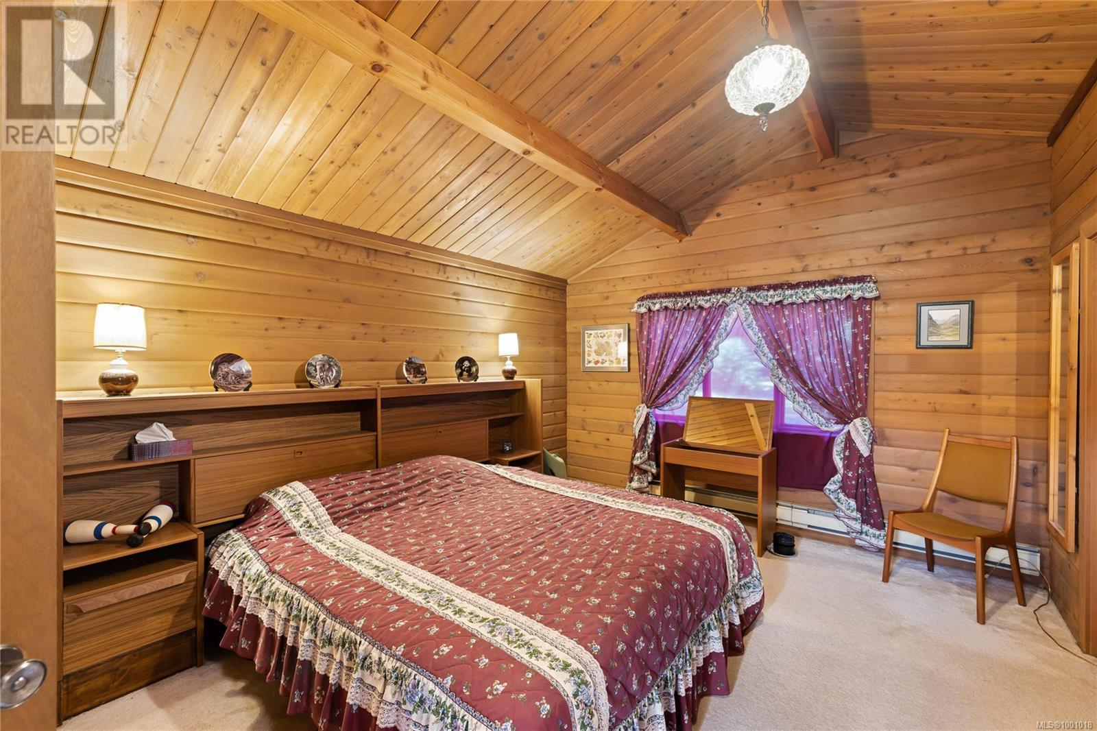 Photo 9 of 3826 Charlton Dr, Qualicum Beach BC