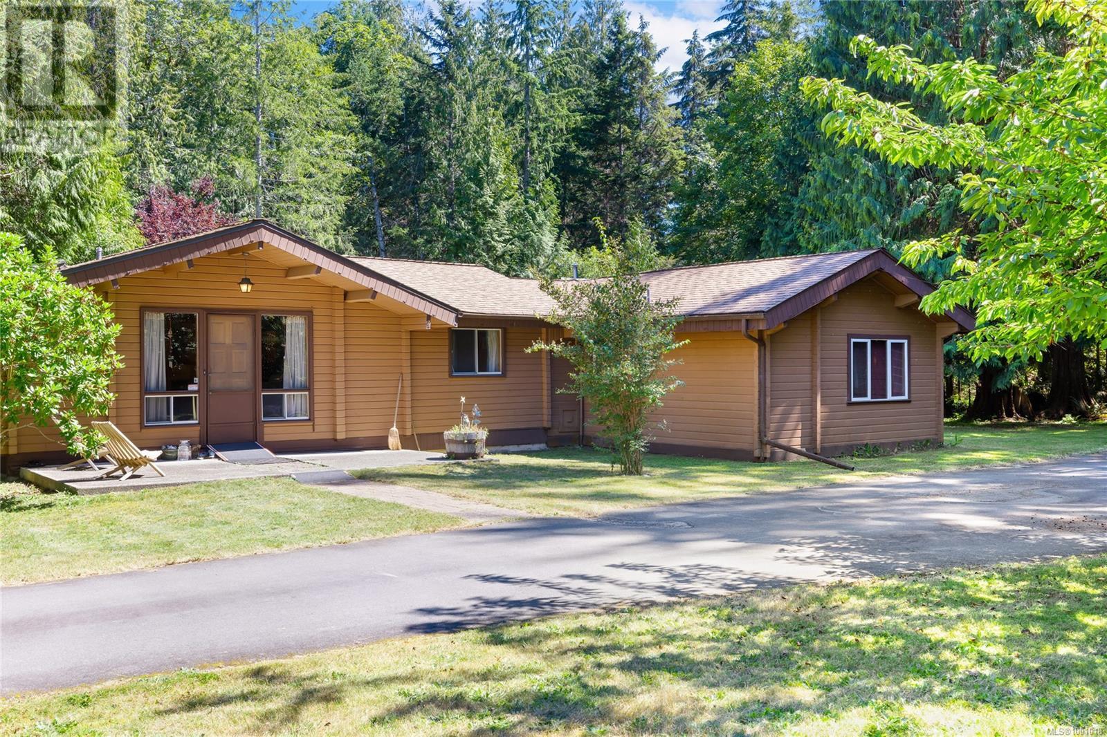 Photo 18 of 3826 Charlton Dr, Qualicum Beach BC