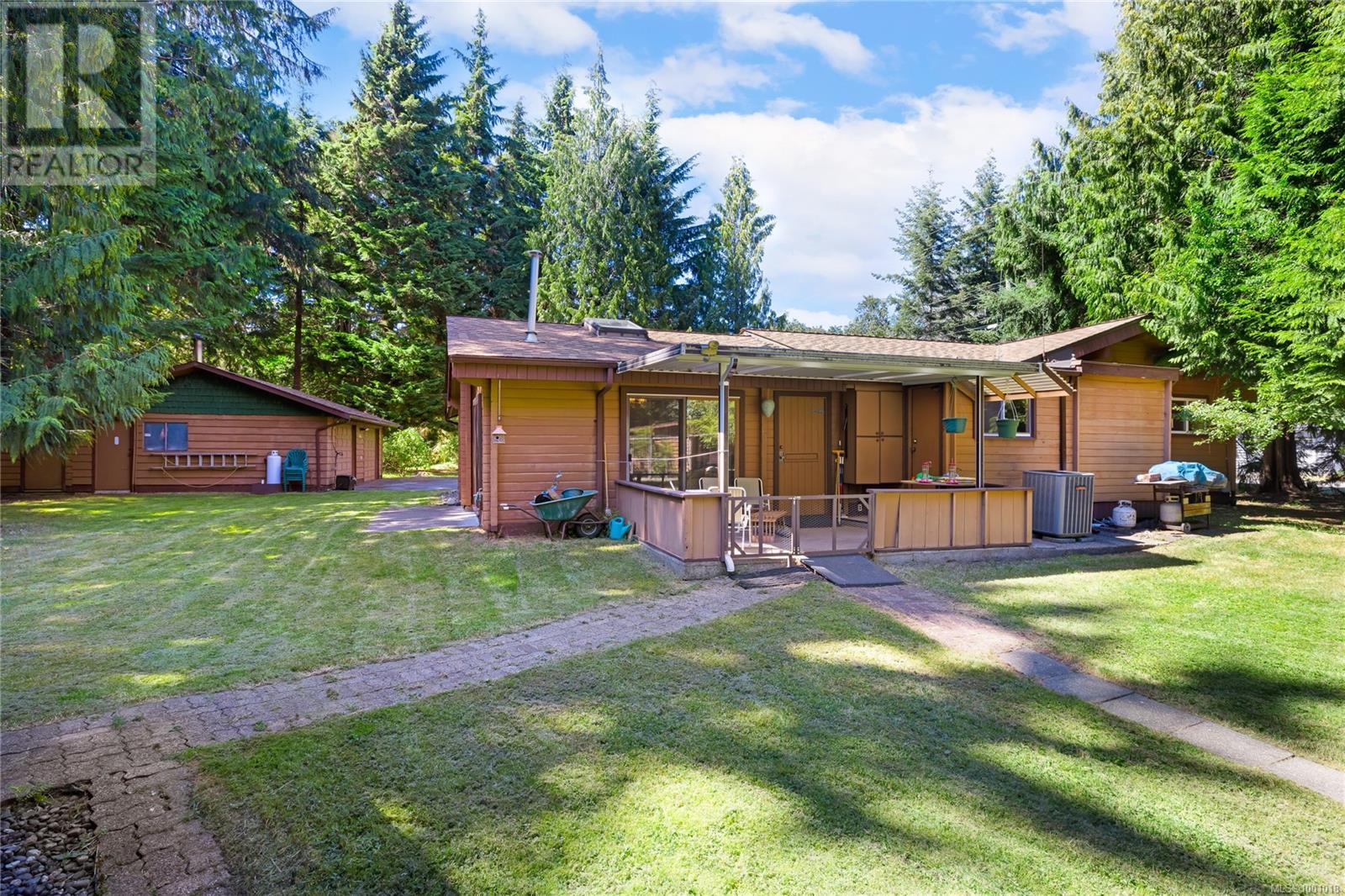 Photo 31 of 3826 Charlton Dr, Qualicum Beach BC