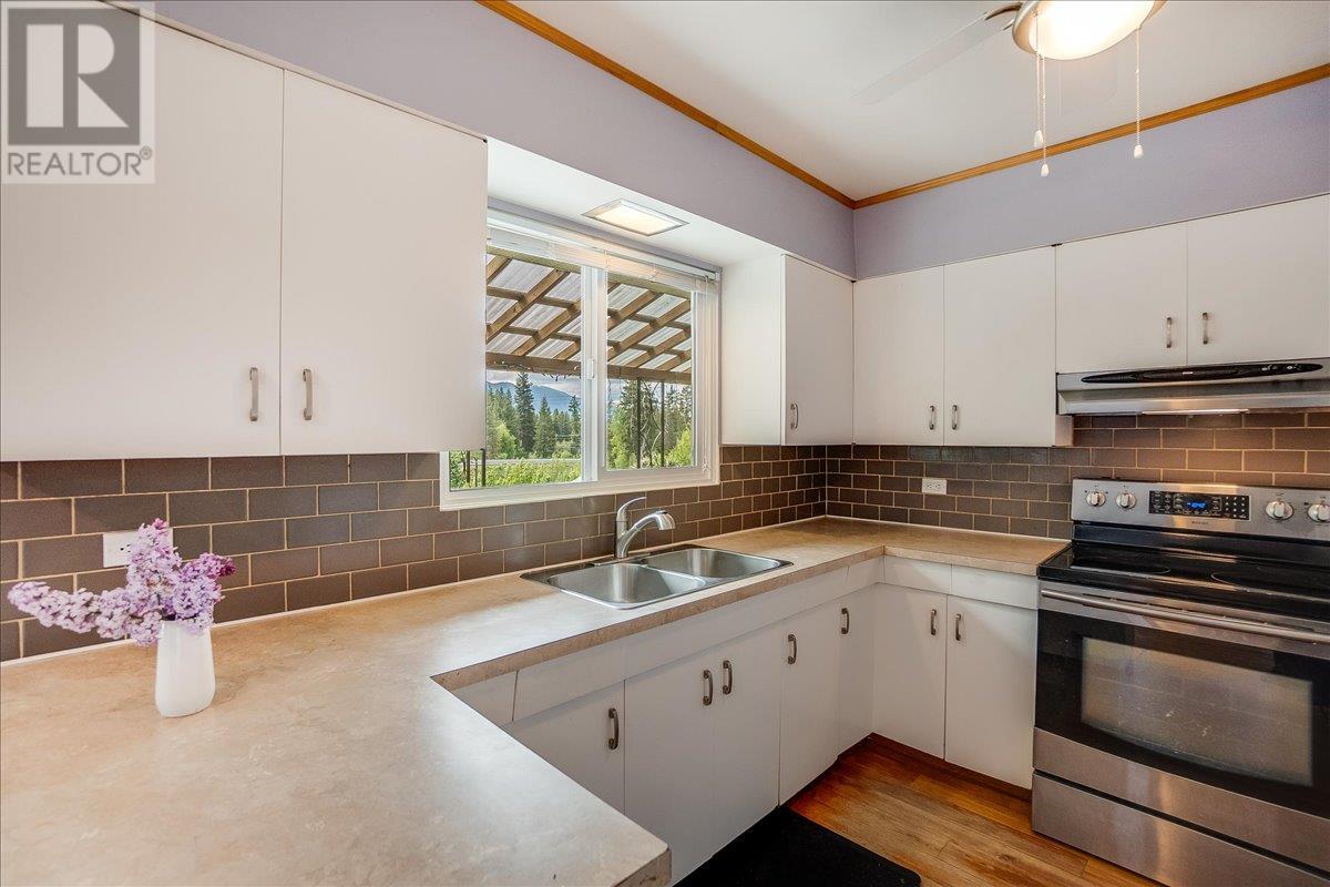 Photo 4 of 3164 Murray Road, South Slocan BC