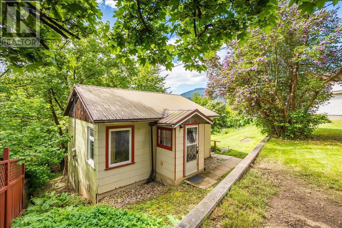 Photo 8 of 3164 Murray Road, South Slocan BC