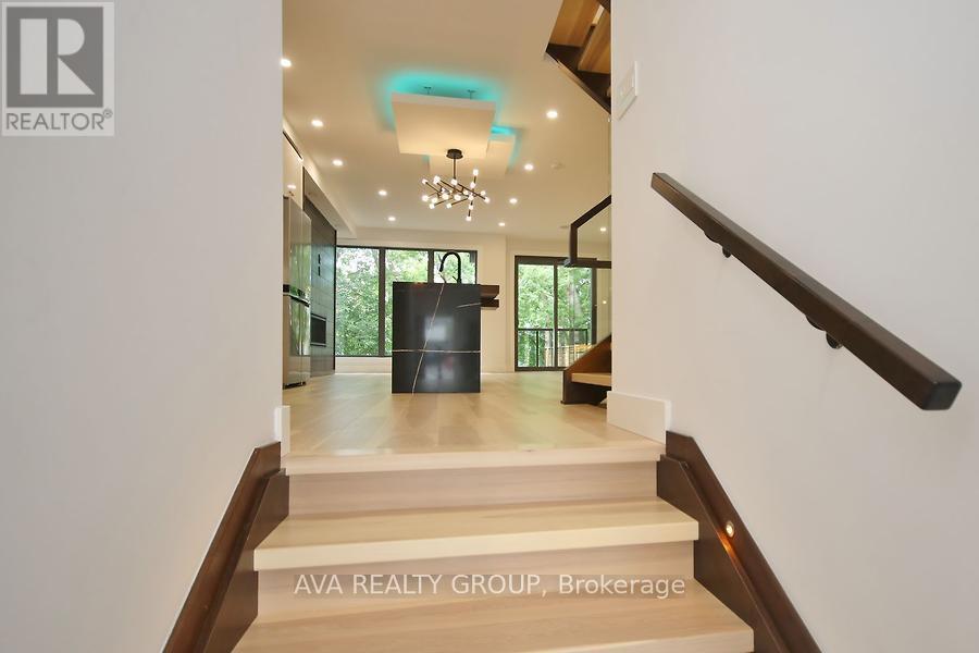 Photo 22 of 375 B Madison Avenue, Ottawa ON