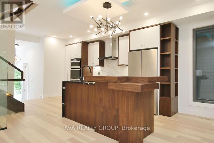 Photo 12 of 375 B Madison Avenue, Ottawa ON