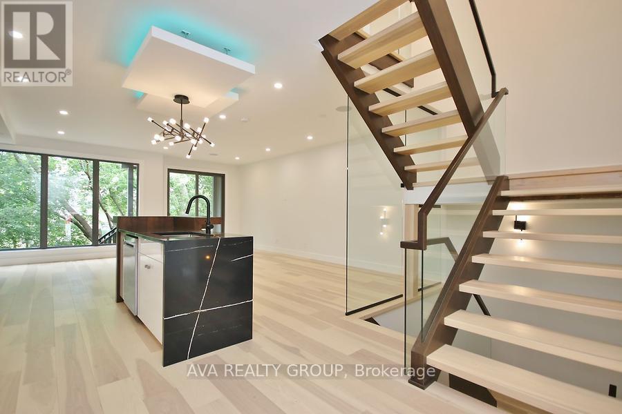 Photo 13 of 375 B Madison Avenue, Ottawa ON
