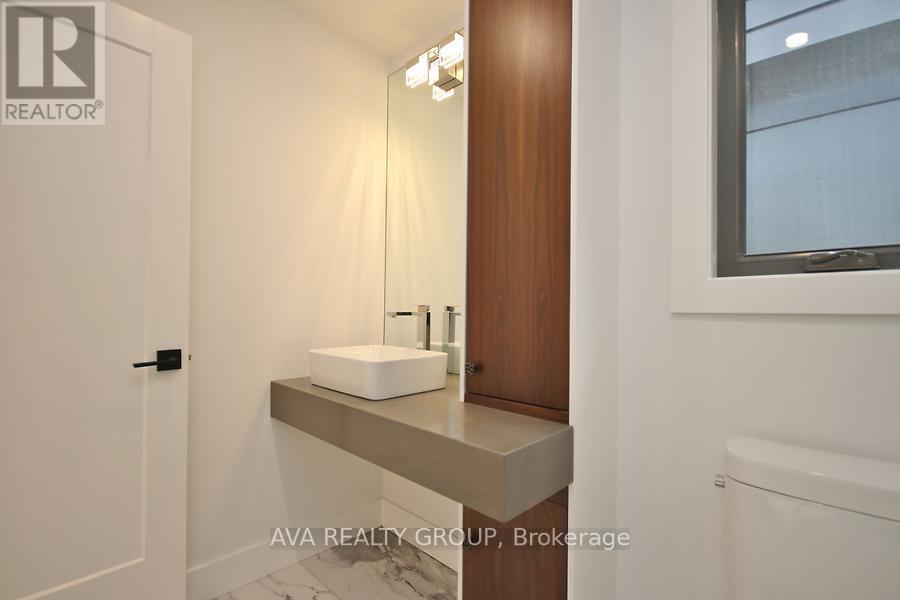 Photo 35 of 375 B Madison Avenue, Ottawa ON