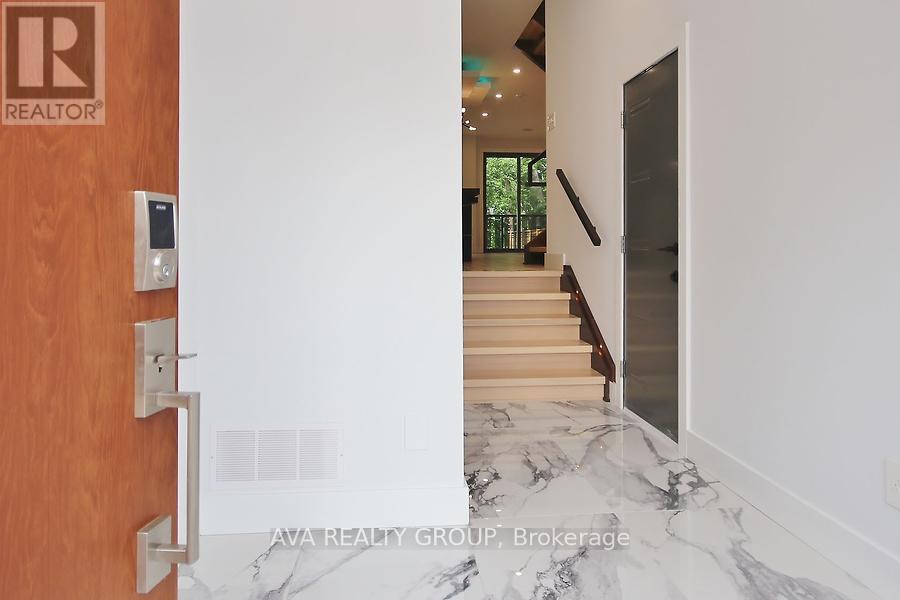 Photo 8 of 375 B Madison Avenue, Ottawa ON