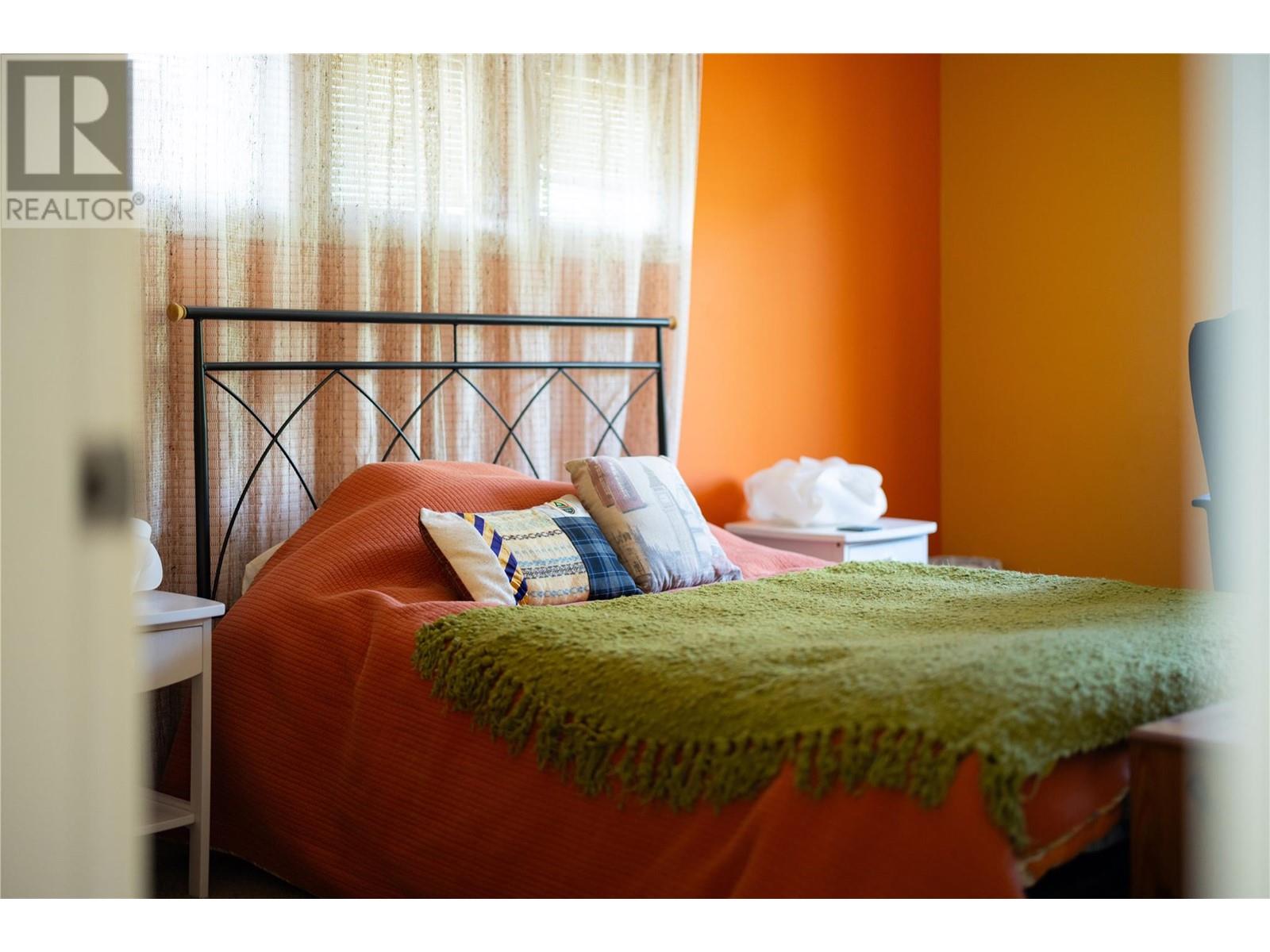 Photo 3 of 1433 Red Mountain Place, Vernon BC