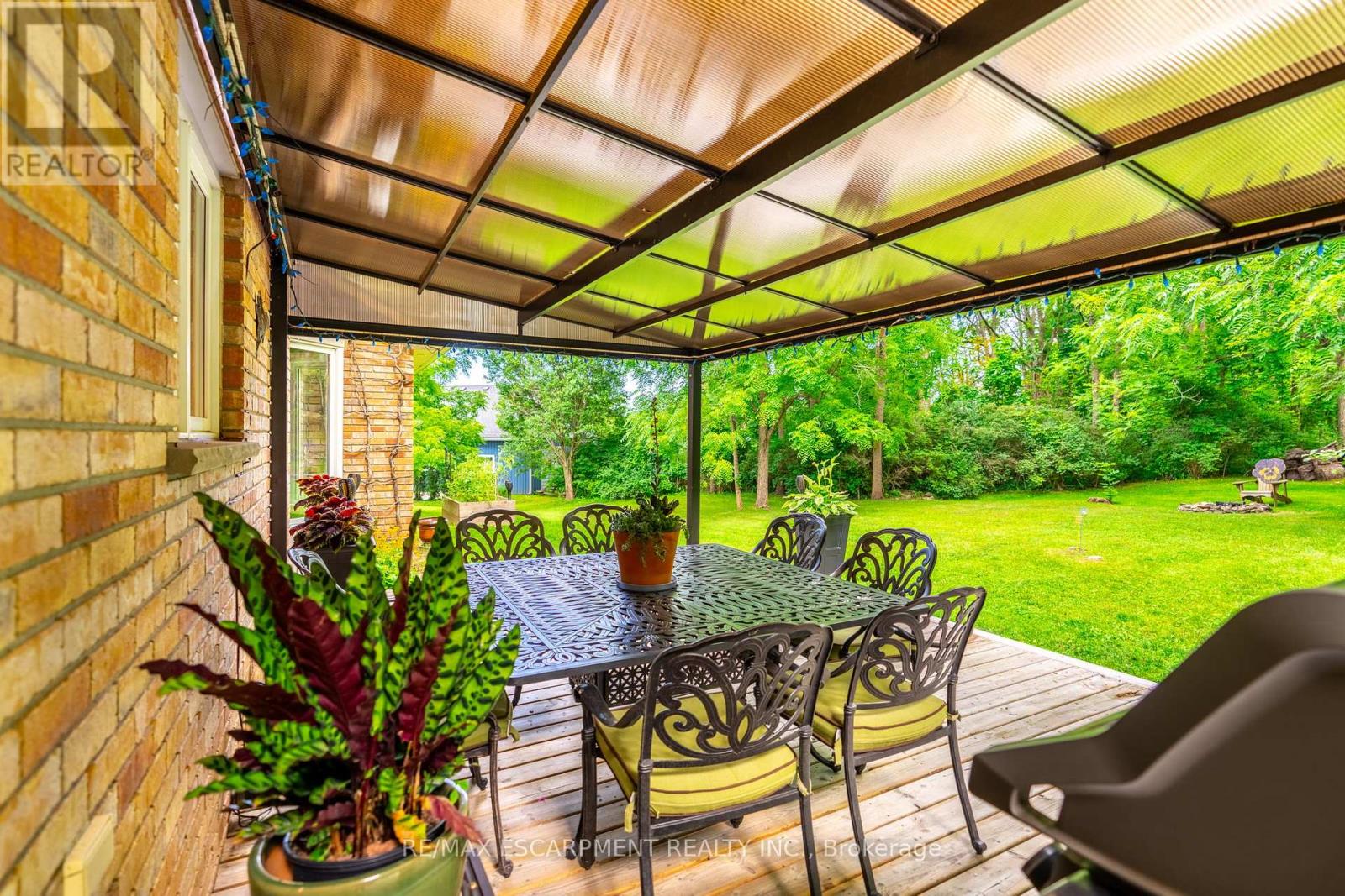 Photo 17 of 86 Ridge Road E, Grimsby ON