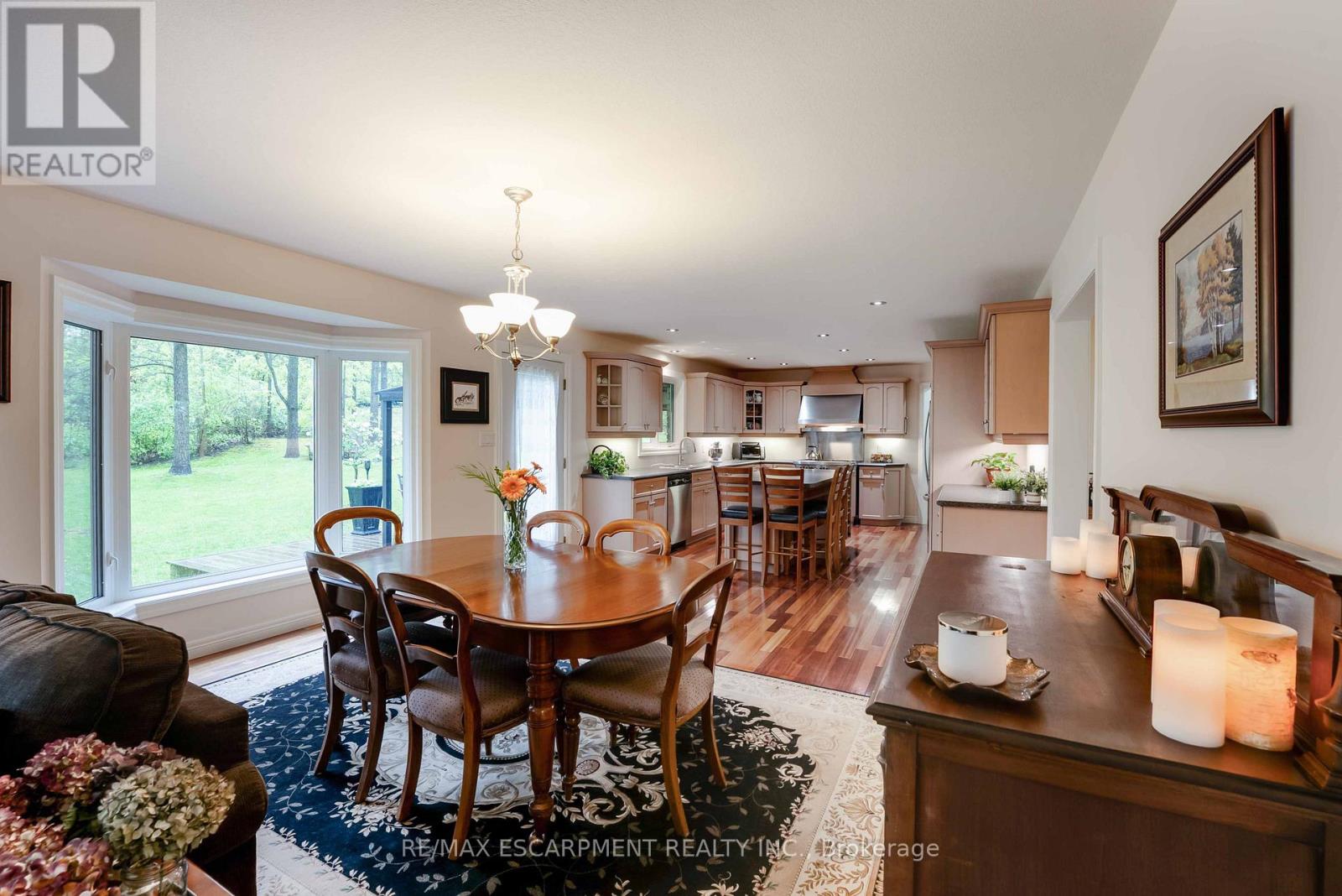Photo 27 of 86 Ridge Road E, Grimsby ON