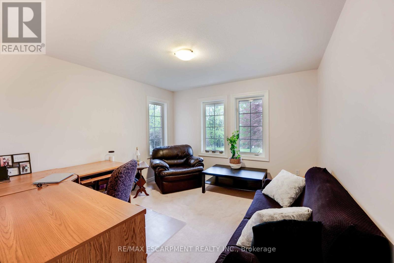 Photo 32 of 86 Ridge Road E, Grimsby ON