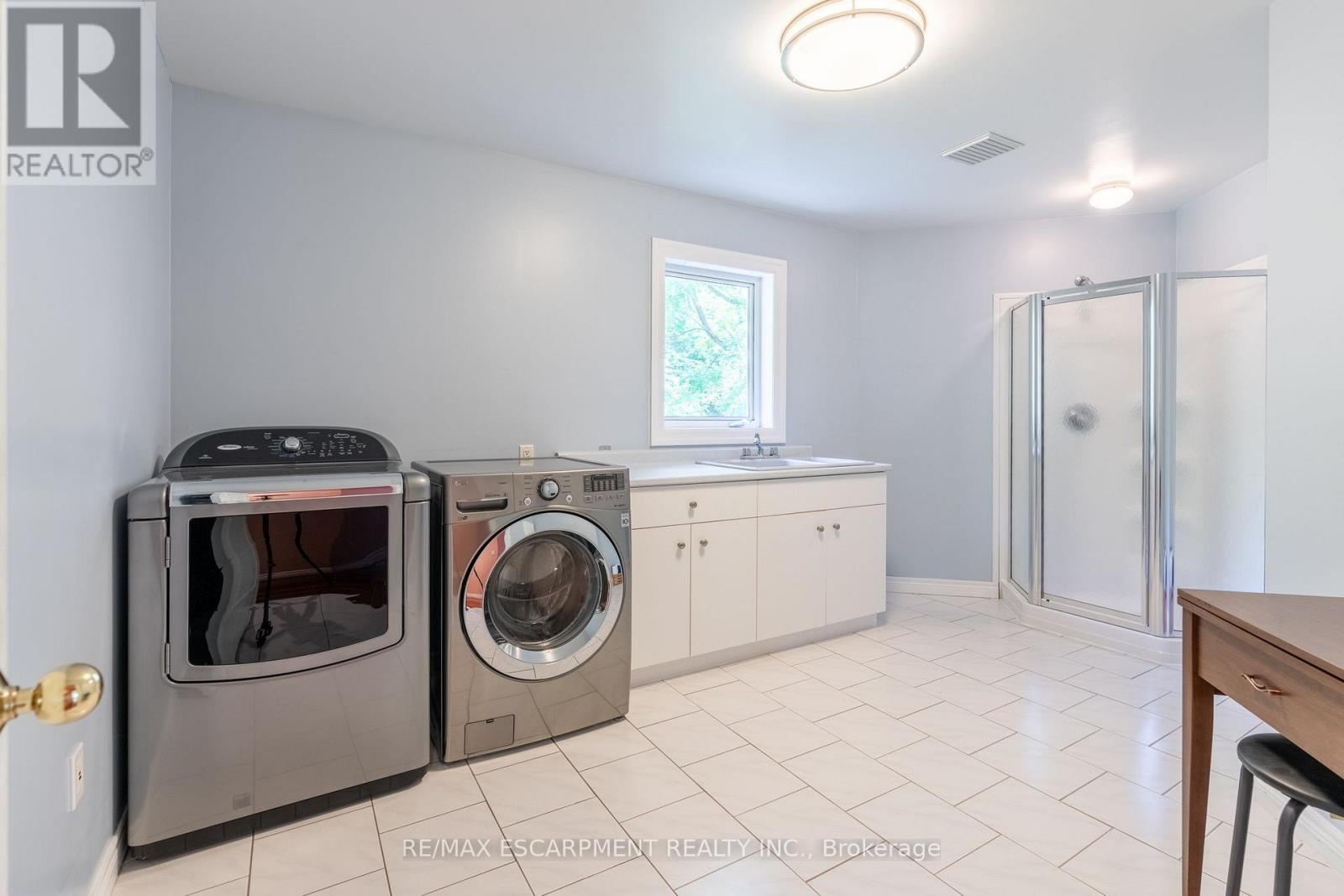 Photo 40 of 86 Ridge Road E, Grimsby ON