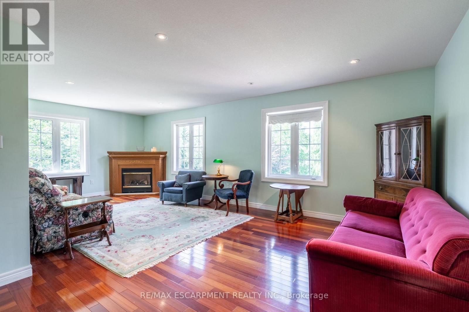 Photo 41 of 86 Ridge Road E, Grimsby ON