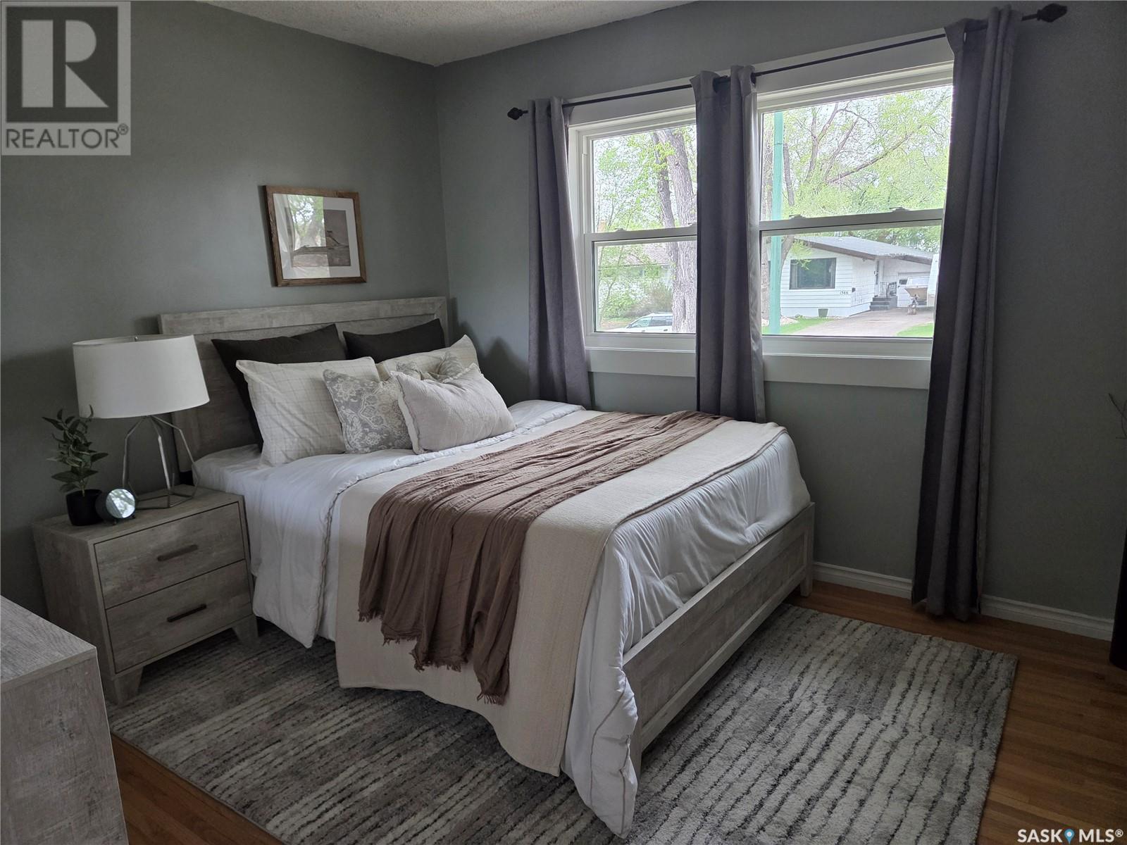 Single Family House Raised bungalow for Sale in  Horace STREET Regina 