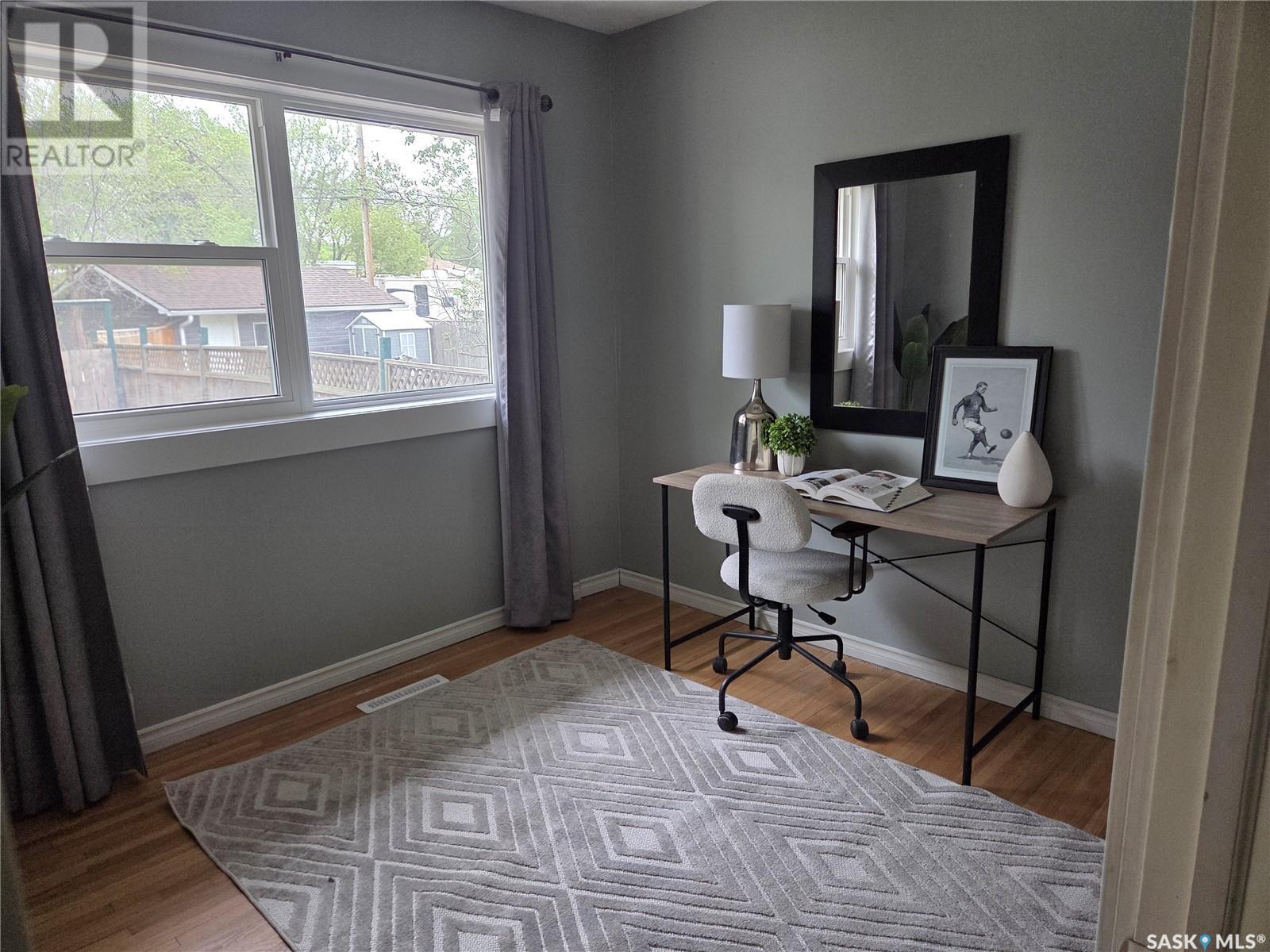 Single Family House Raised bungalow for Sale in  Horace STREET Regina 