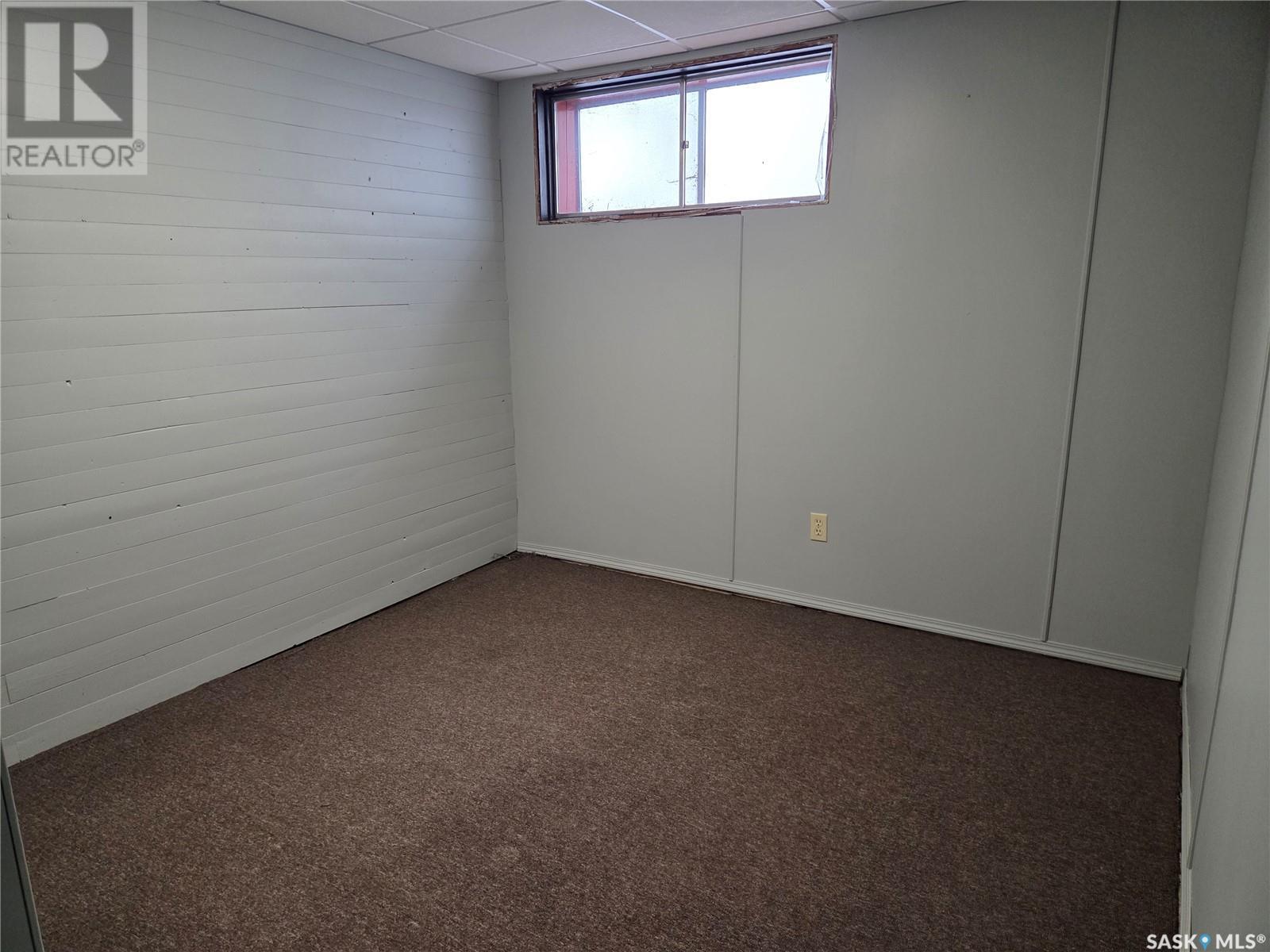 Single Family House Raised bungalow for Sale in  Horace STREET Regina 