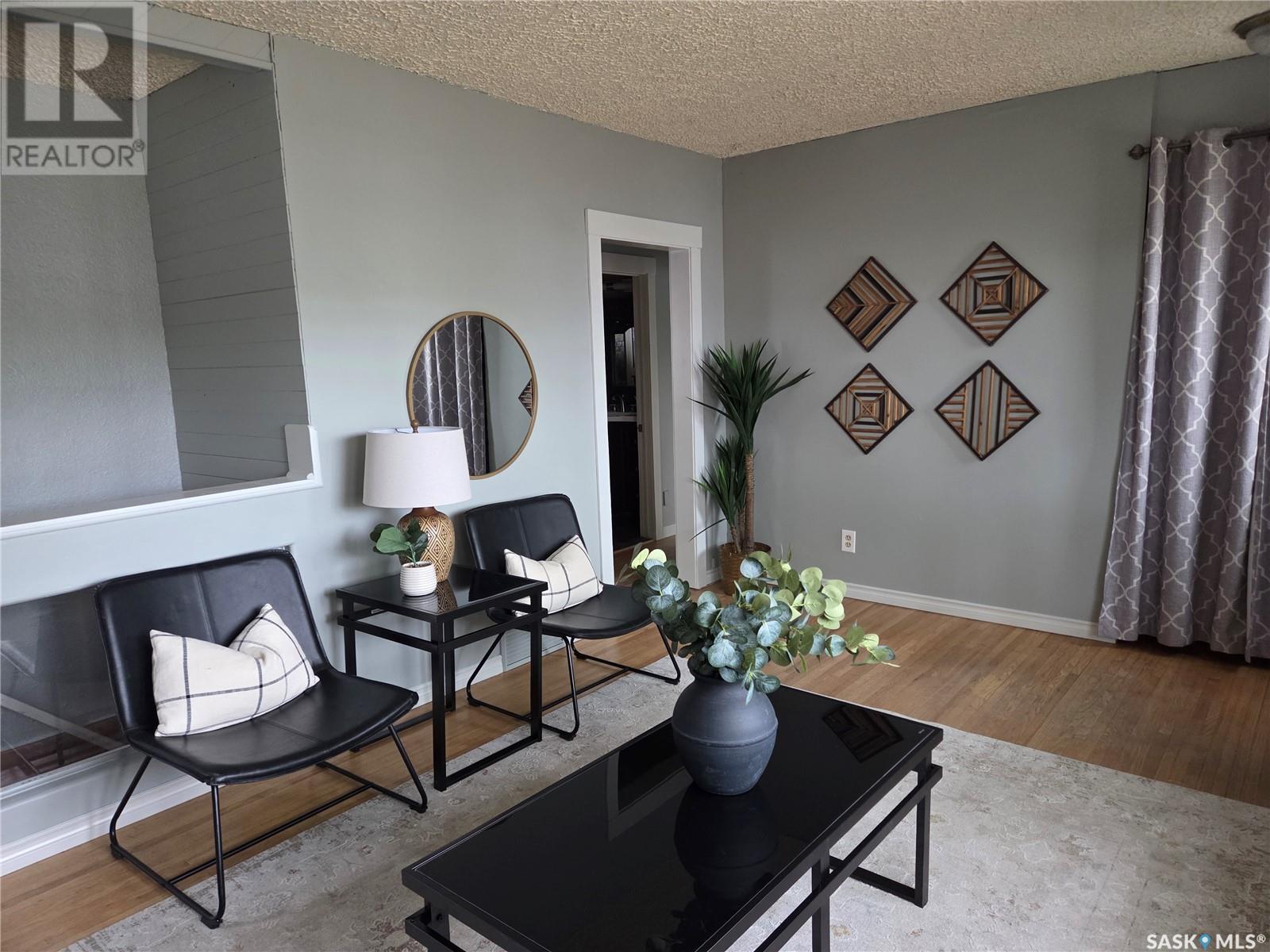 Single Family House Raised bungalow for Sale in  Horace STREET Regina 