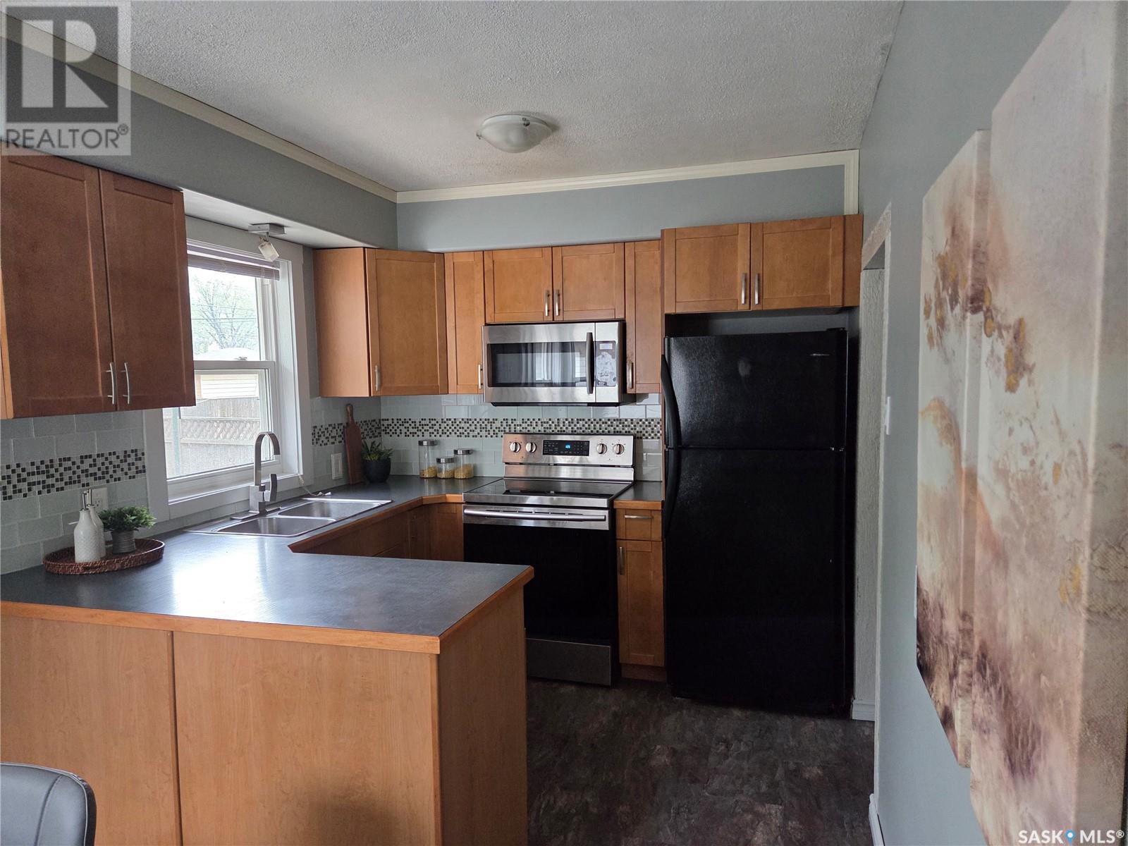 Single Family House Raised bungalow for Sale in  Horace STREET Regina 