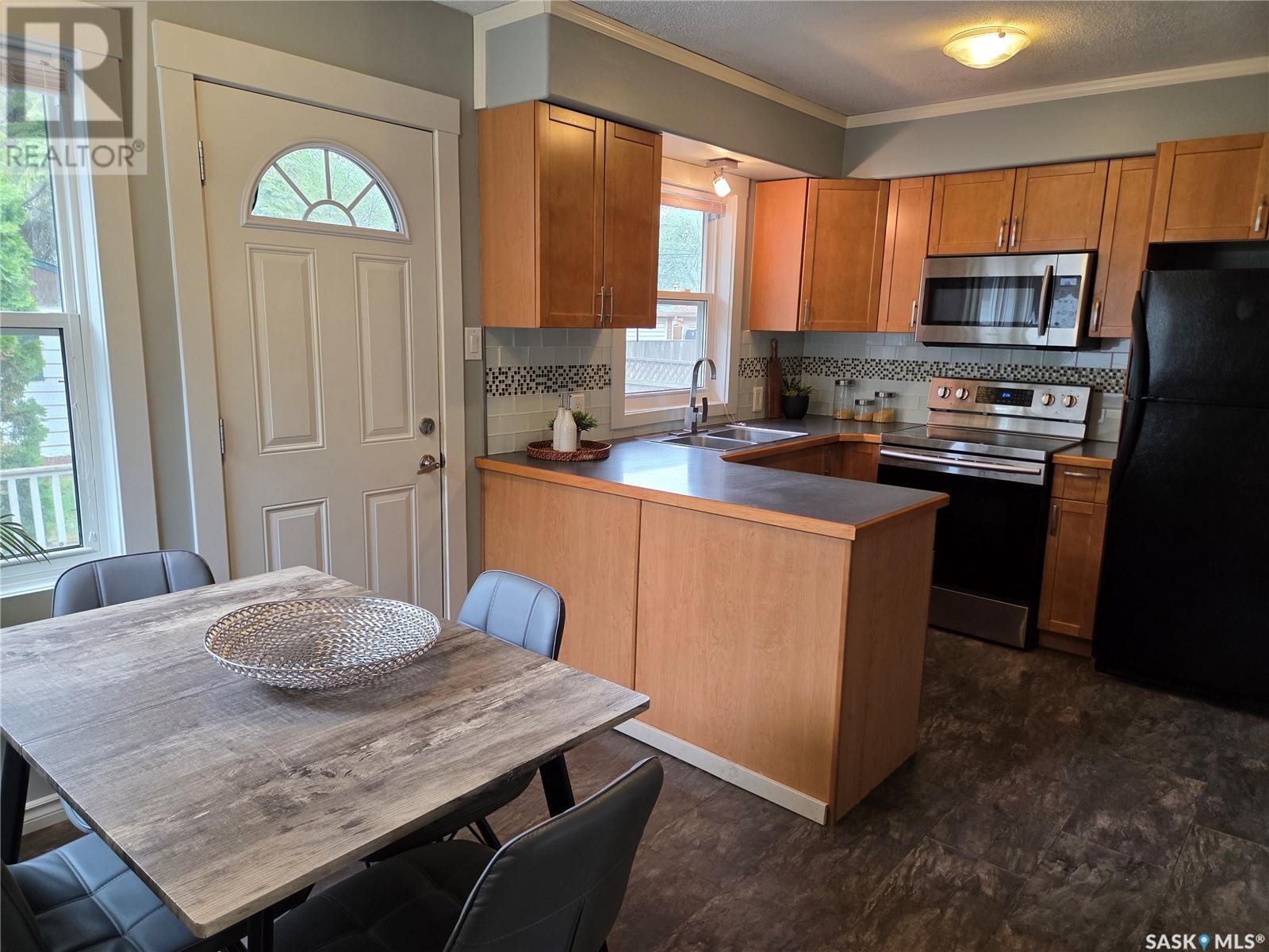 Single Family House Raised bungalow for Sale in  Horace STREET Regina 