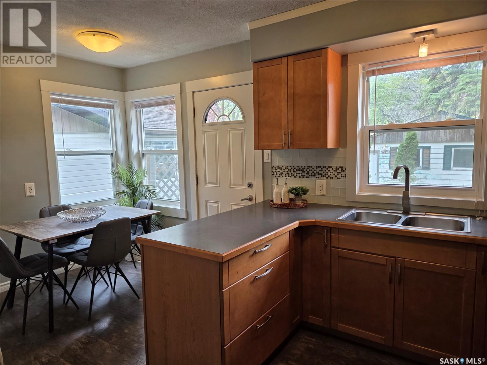 Single Family House Raised bungalow for Sale in  Horace STREET Regina 