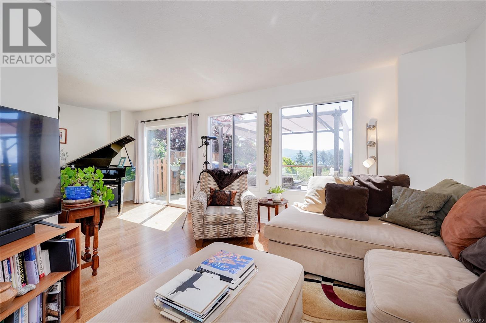 2056 Gladys Pl, Sooke
