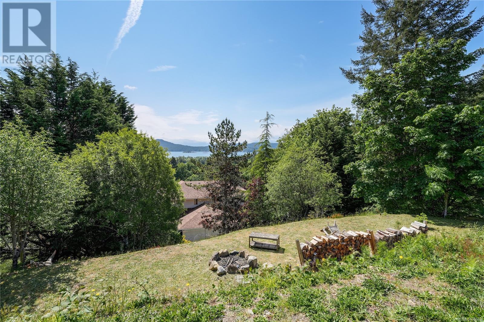 2056 Gladys Pl, Sooke
