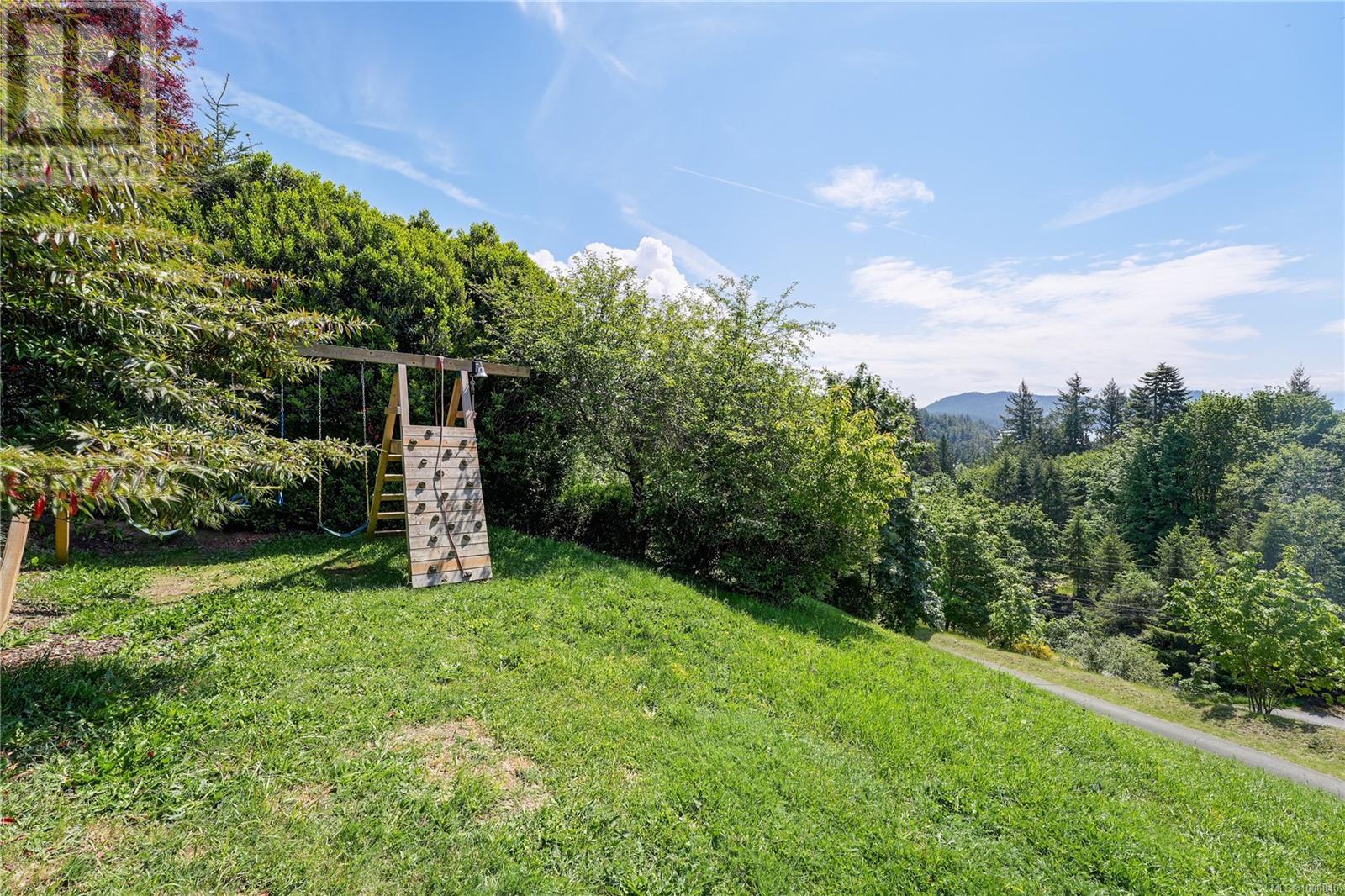 2056 Gladys Pl, Sooke