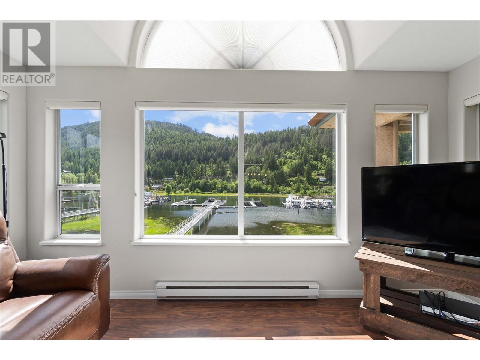 319 1002 Riverside Avenue, Sicamous