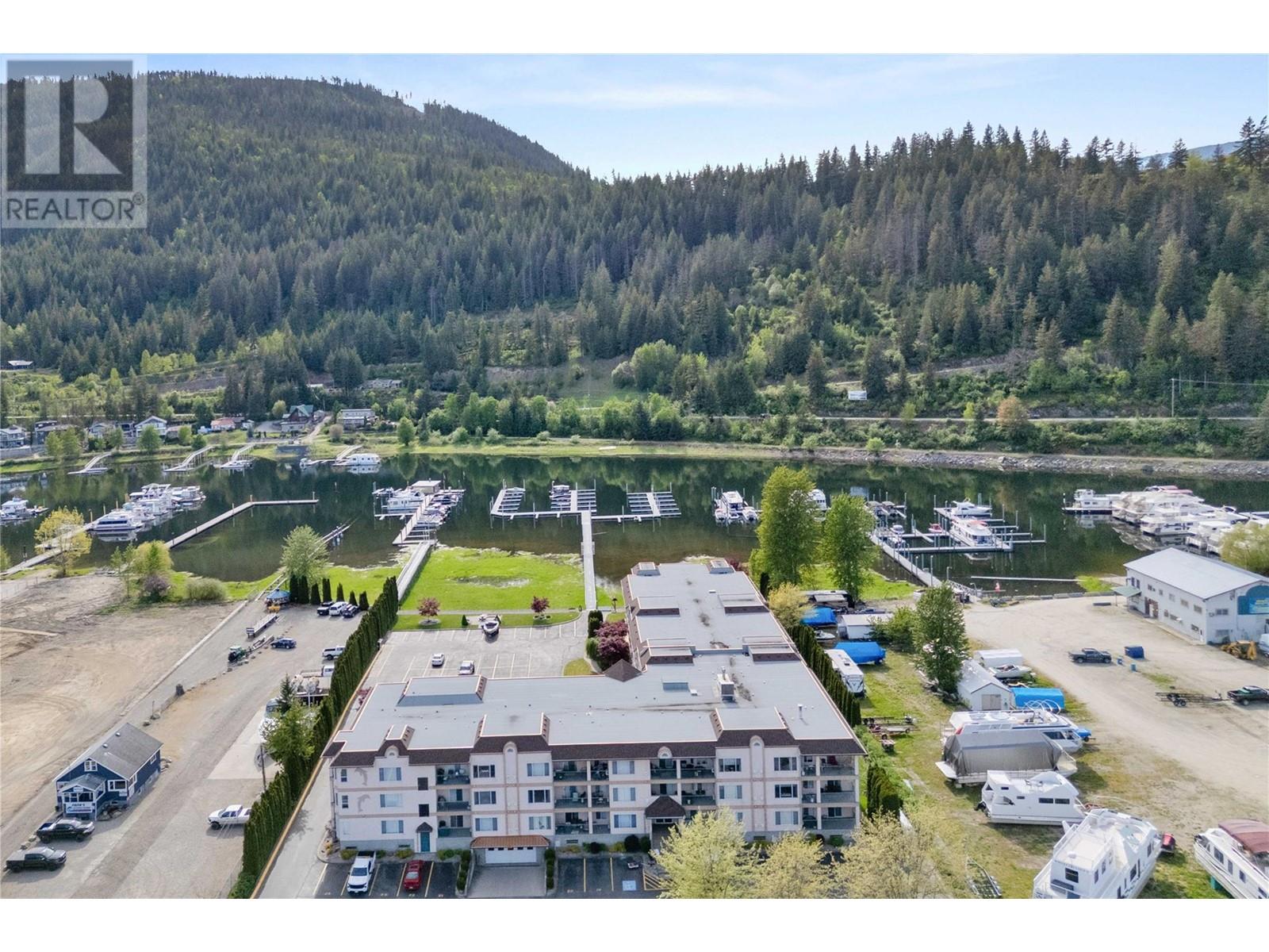 319 1002 Riverside Avenue, Sicamous