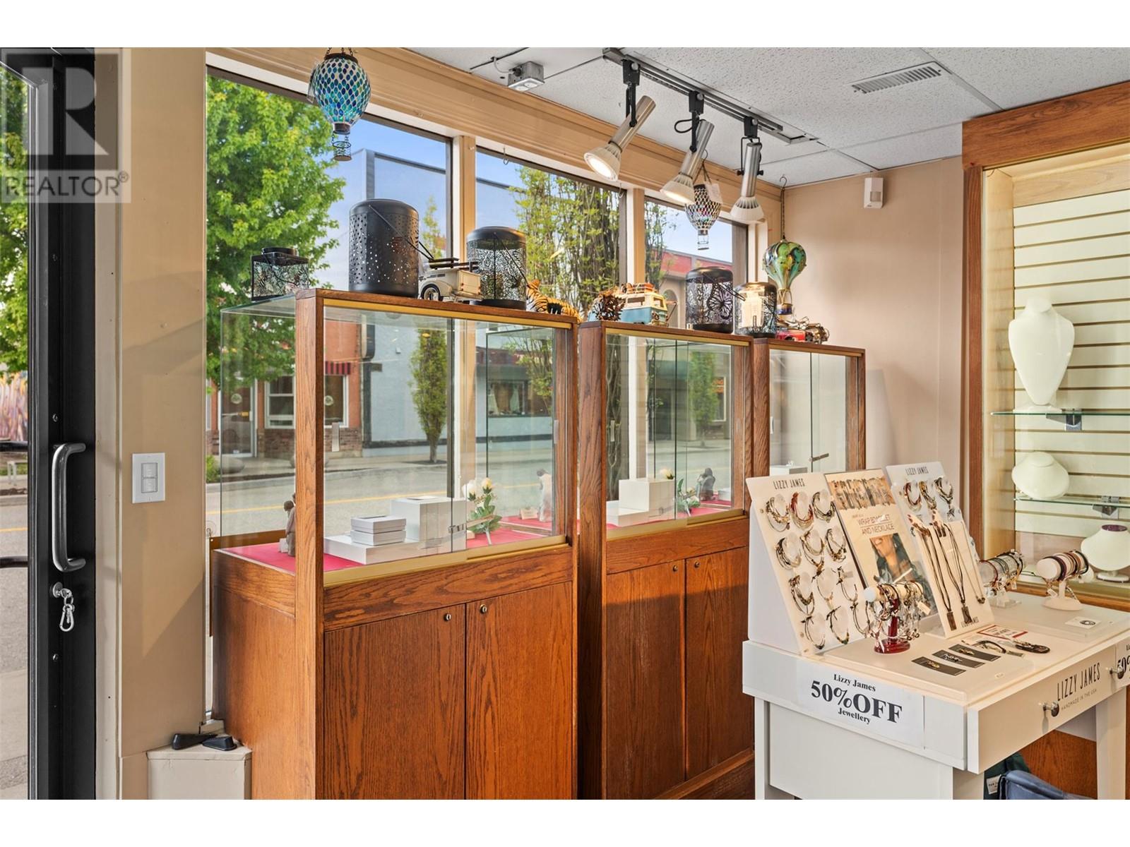  608 Cliff Avenue, Enderby