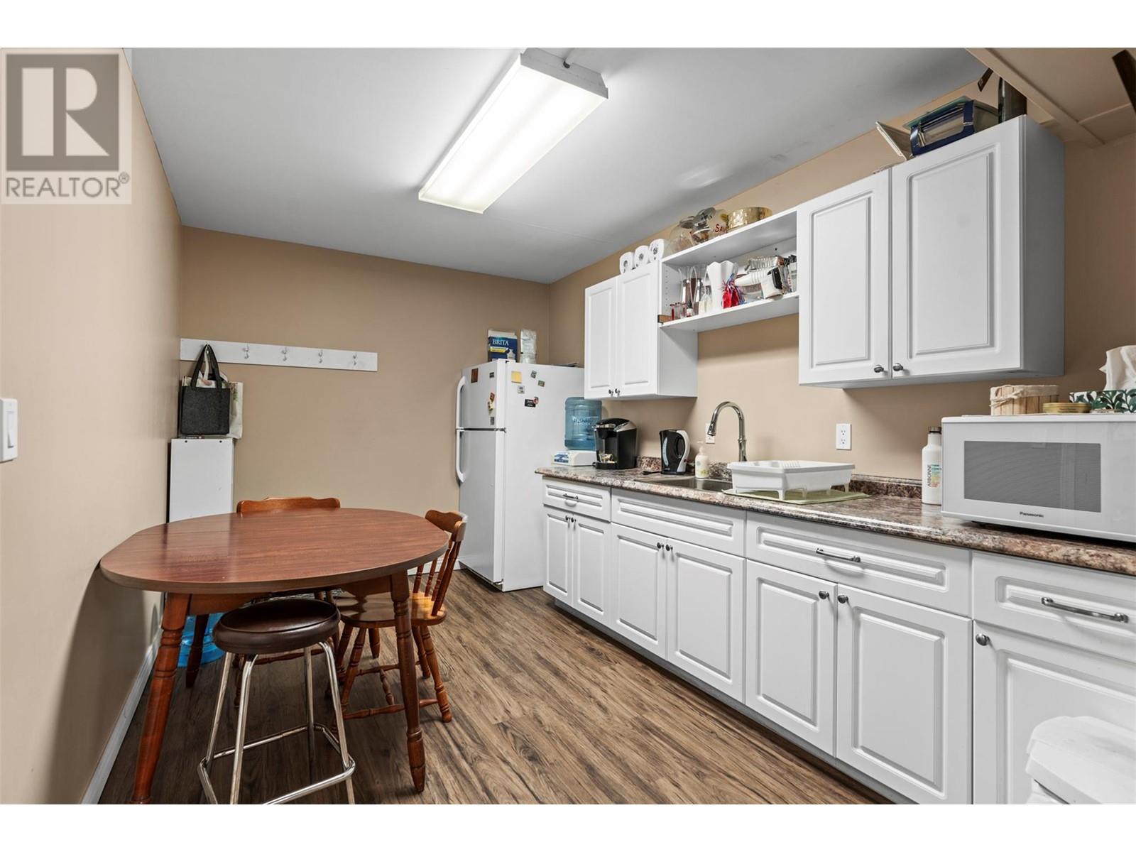  608 Cliff Avenue, Enderby