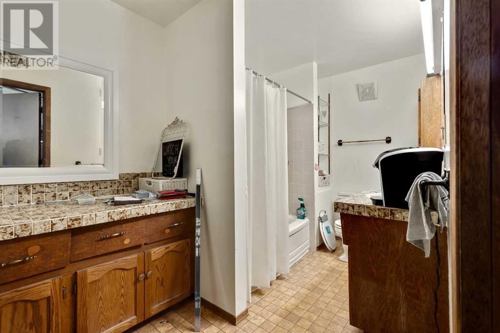 312 1 Street W, Cochrane, Alberta