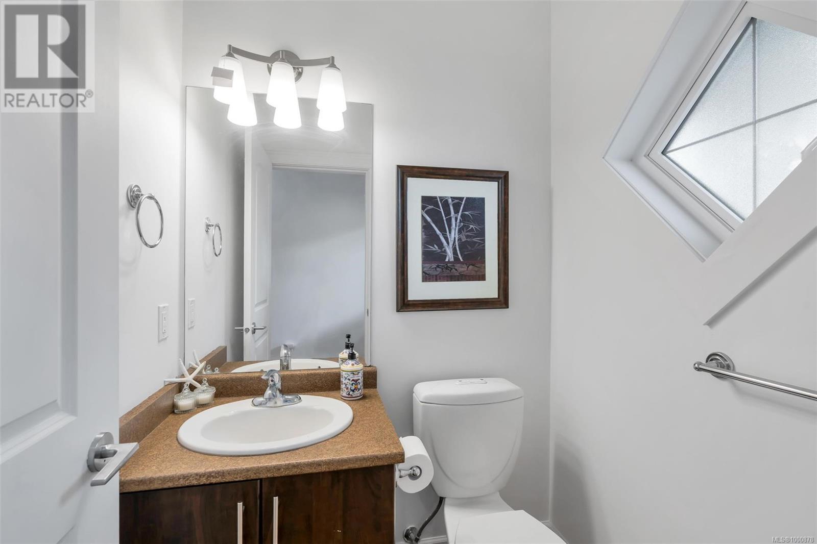 Photo 18 of 19 2210 Sooke Rd, Colwood BC