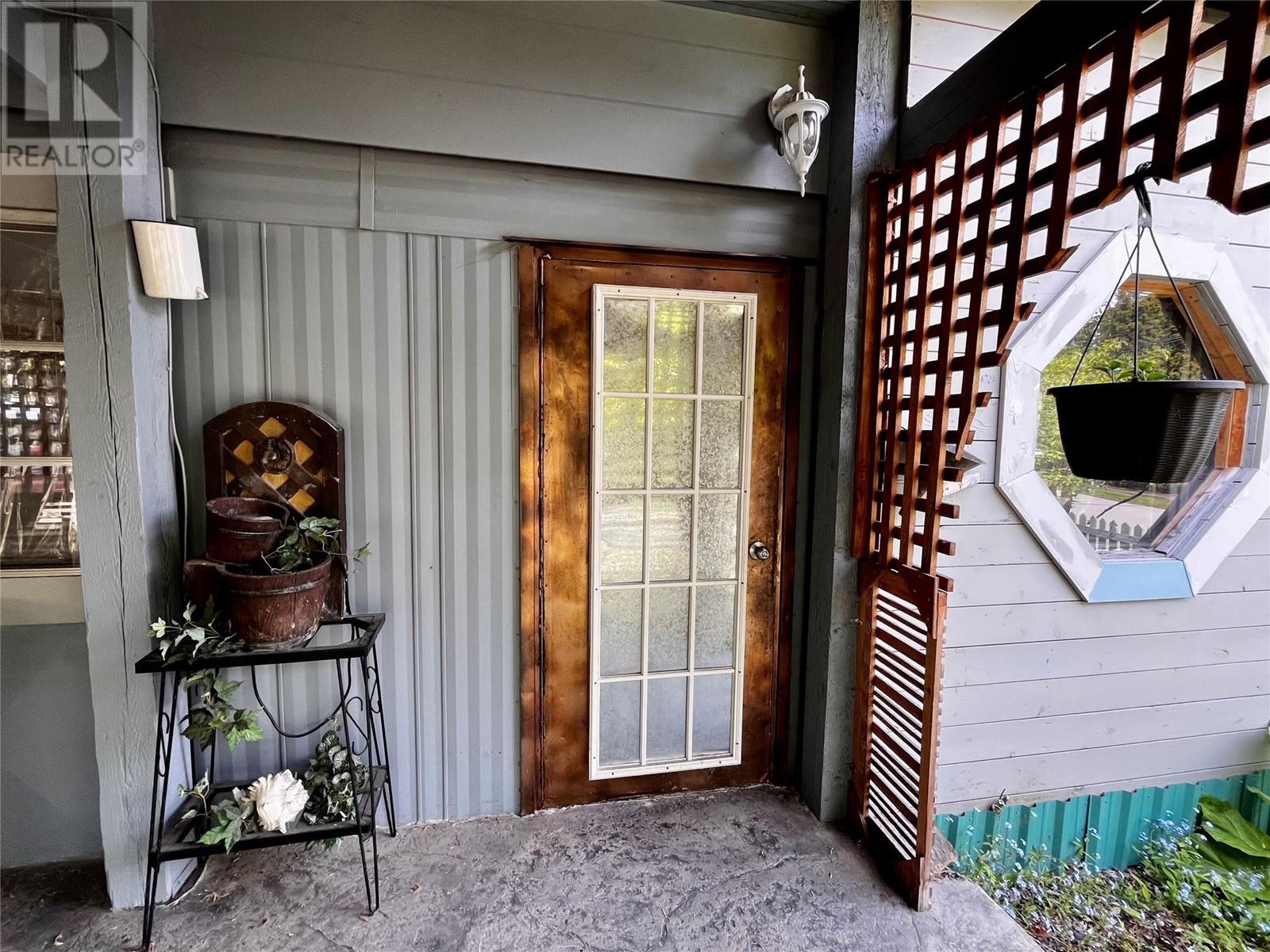 Photo 10 of 814 Josephine Street, New Denver BC