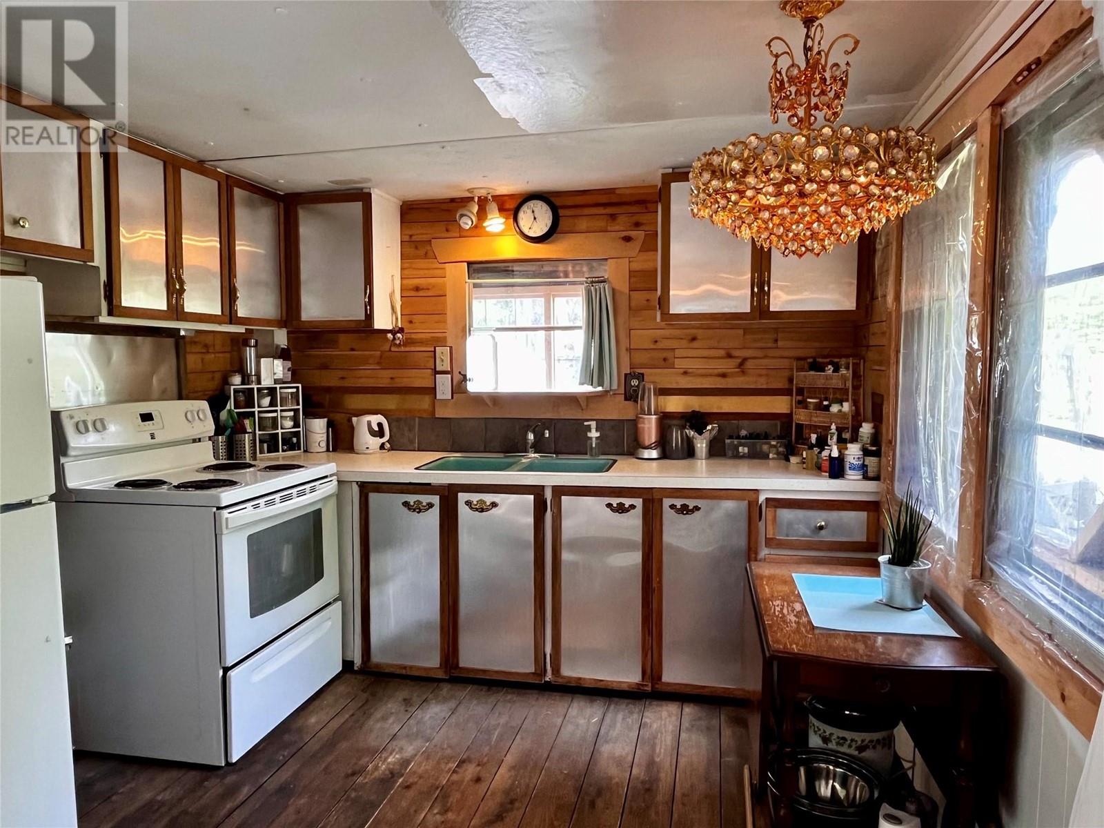 Photo 16 of 814 Josephine Street, New Denver BC