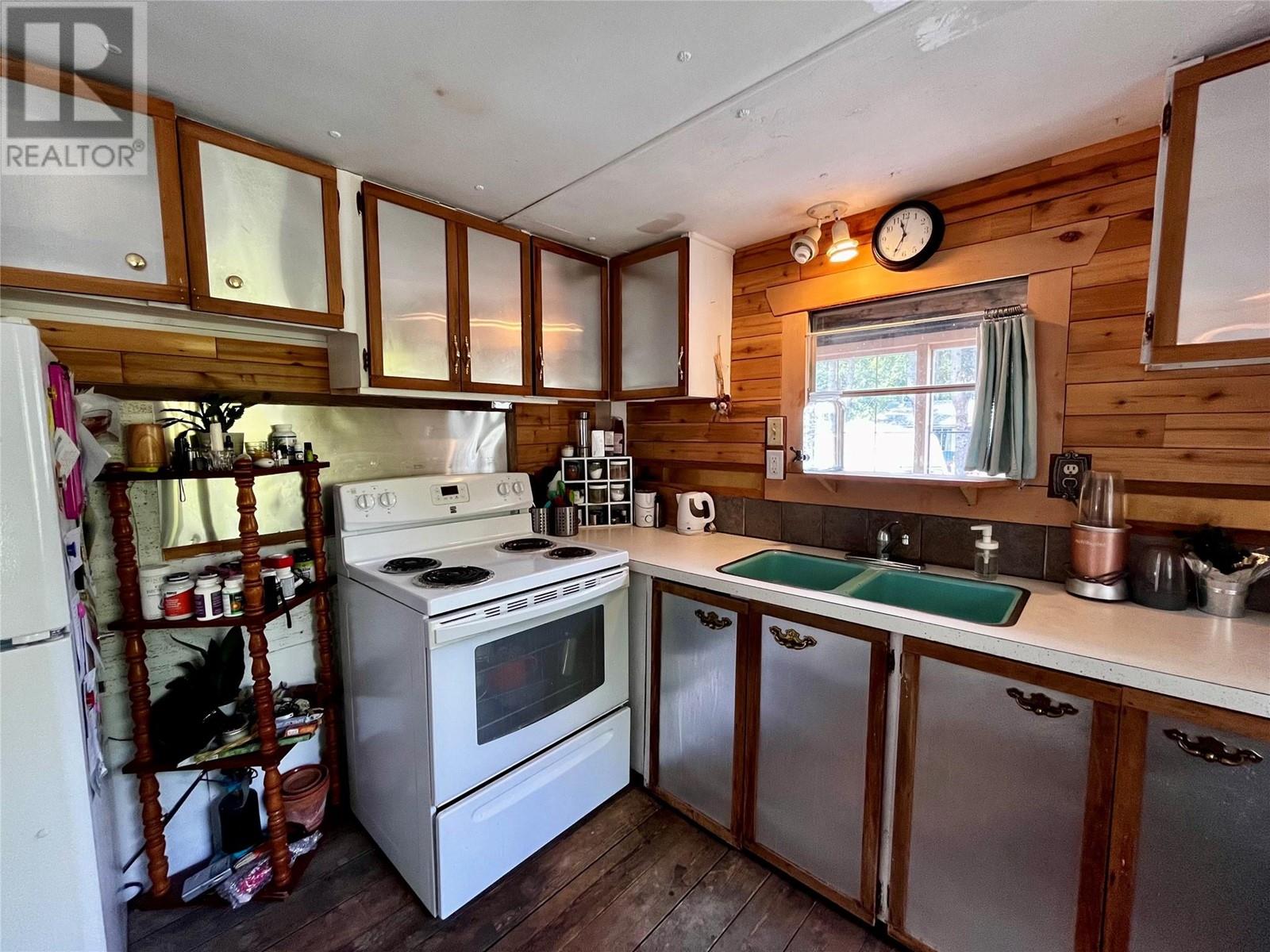 Photo 17 of 814 Josephine Street, New Denver BC