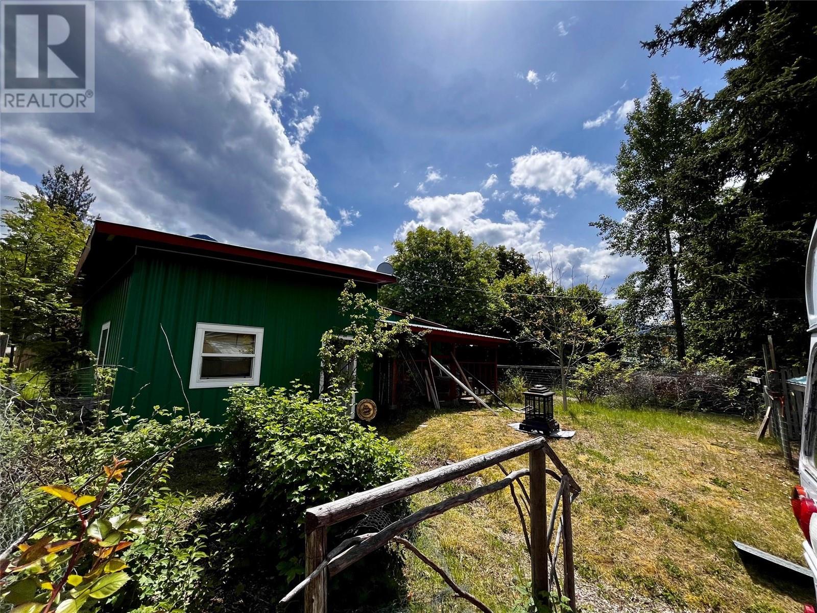 Photo 34 of 814 Josephine Street, New Denver BC