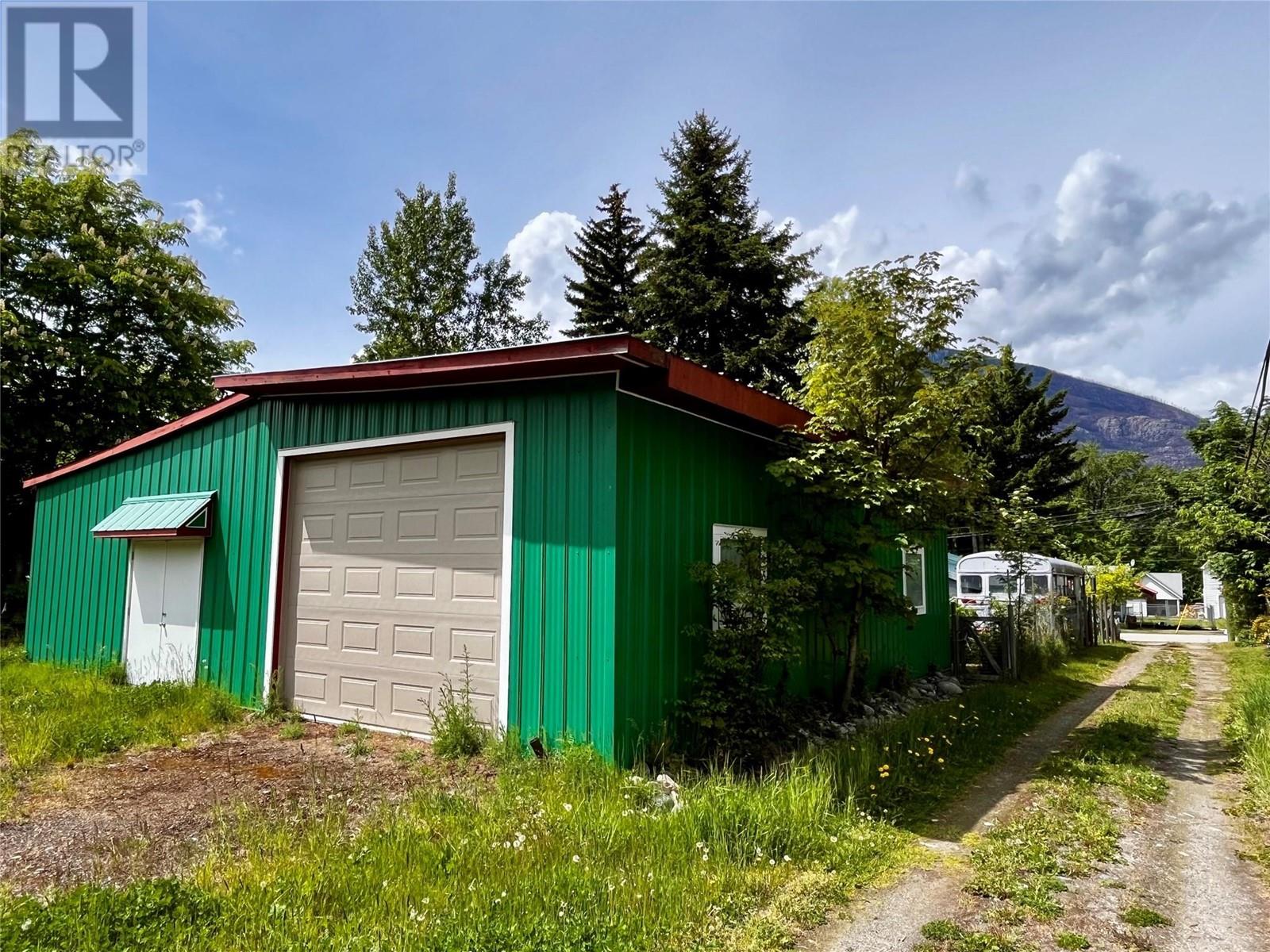 Photo 36 of 814 Josephine Street, New Denver BC