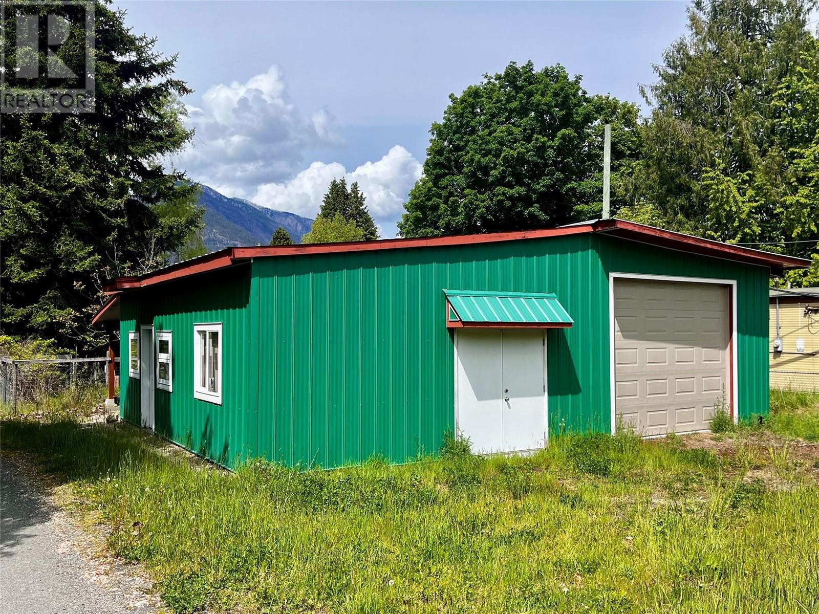 Photo 40 of 814 Josephine Street, New Denver BC