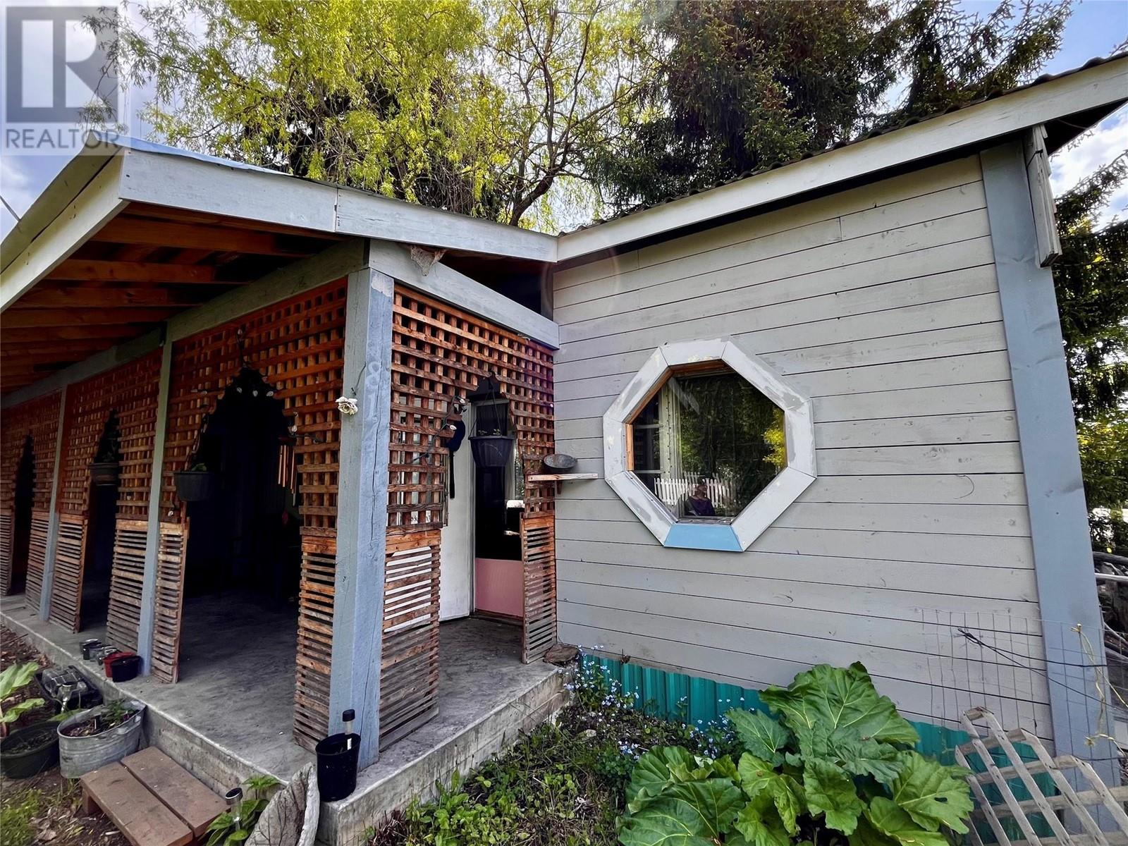 Photo 6 of 814 Josephine Street, New Denver BC