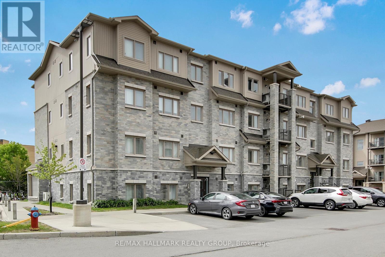 https://ddfcdn.realtor.ca/listing/TS638836274476870000/reb76/highres/3/x12170763_1.jpg