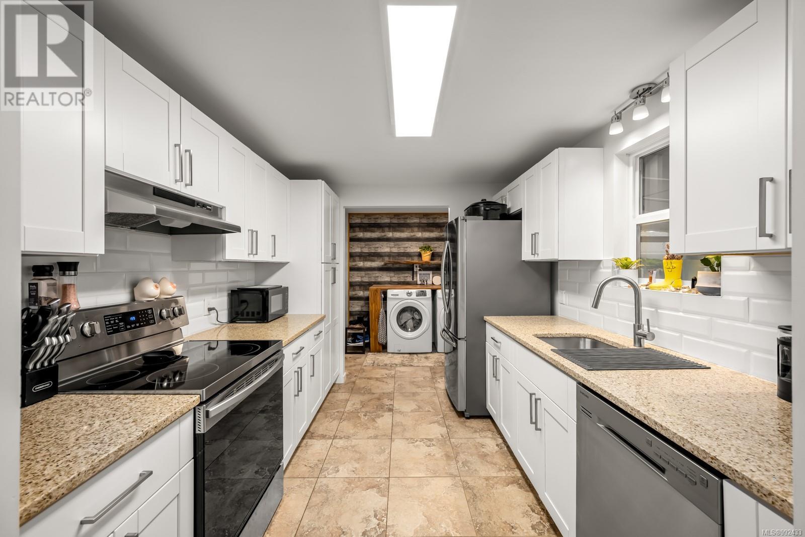 1770 Holmstrom Rd, Campbell River real estate listing 992433
