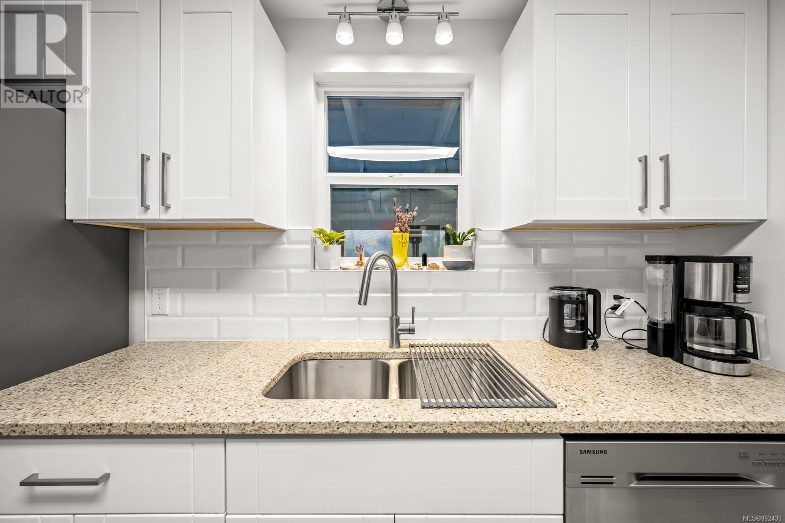 1770 Holmstrom Rd, Campbell River real estate listing 992433