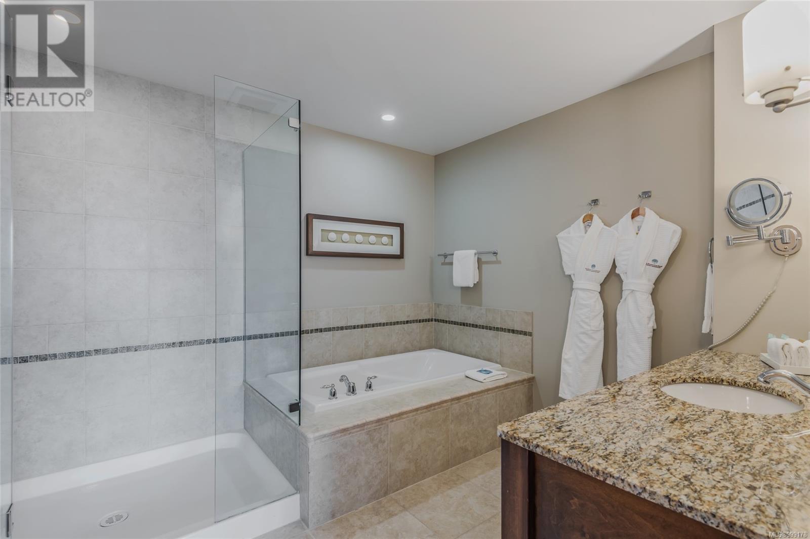 501/502C 181 Beachside Dr, Parksville