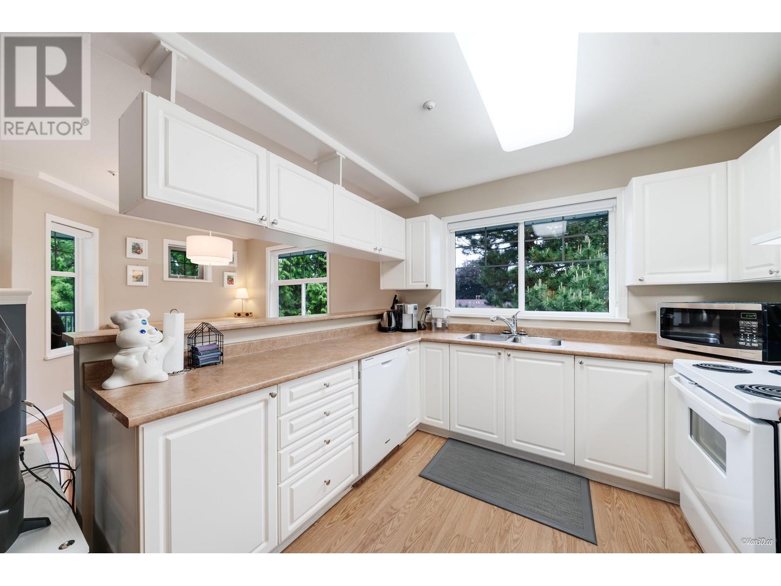 305 11960 HARRIS ROAD, Pitt Meadows real estate listing R3006705