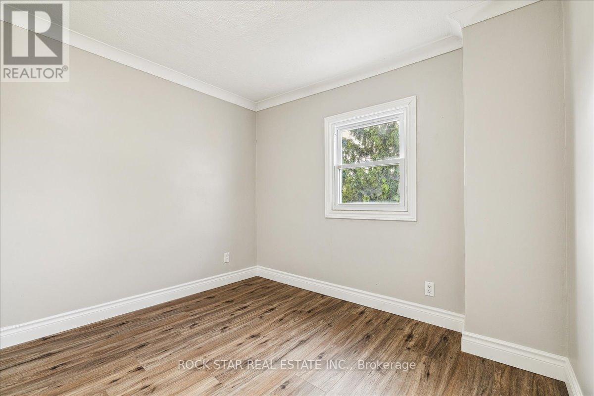 Photo 35 of 223 Weir Street N, Hamilton ON