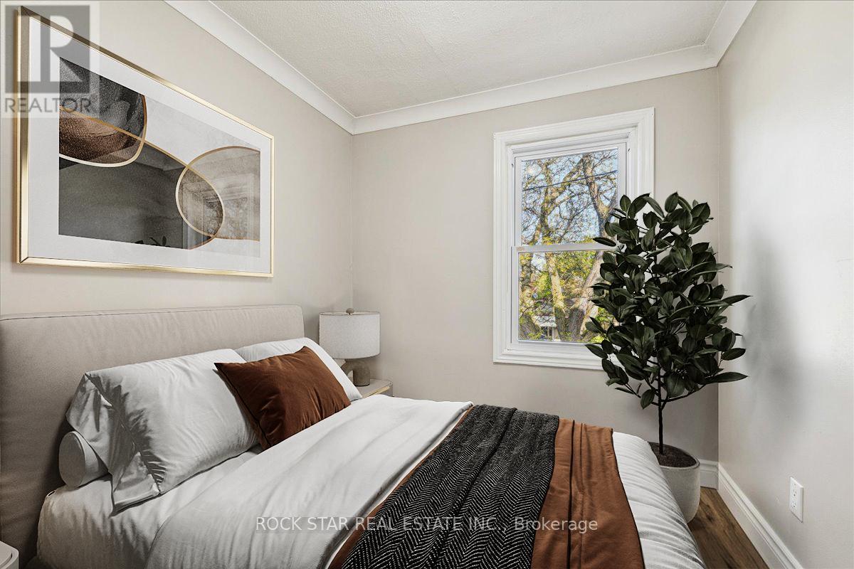 Photo 9 of 223 Weir Street N, Hamilton ON