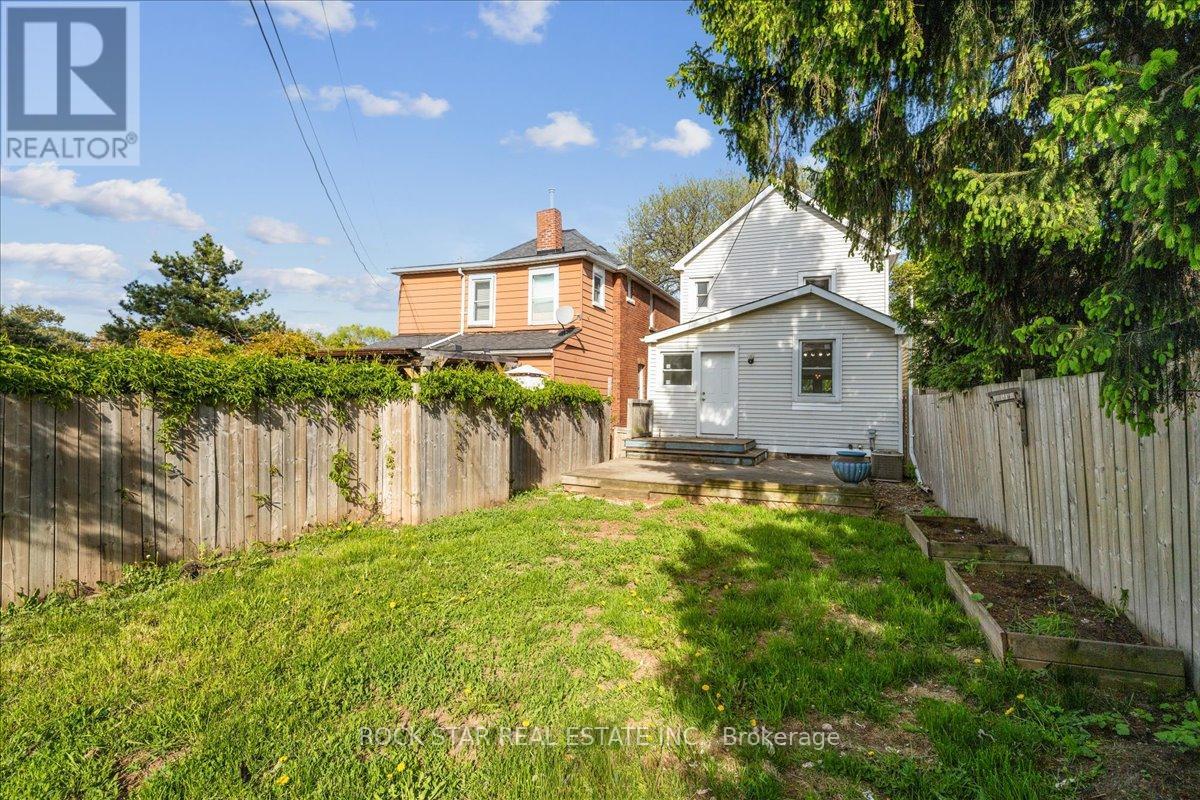 Photo 25 of 223 Weir Street N, Hamilton ON