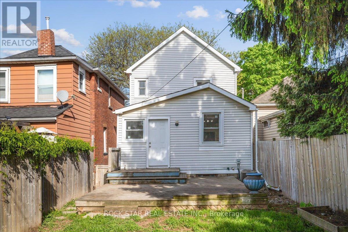 Photo 18 of 223 Weir Street N, Hamilton ON